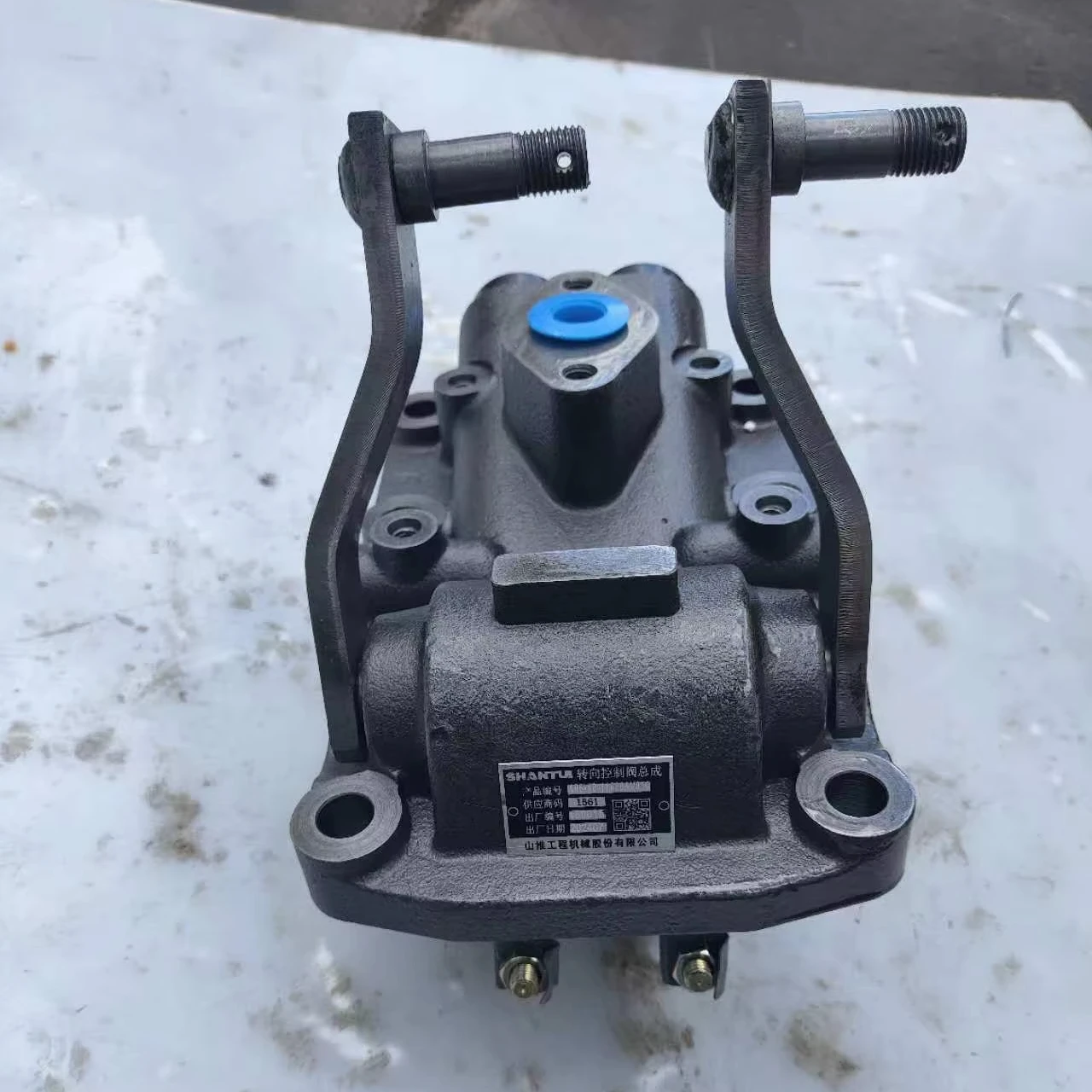 Mountain bulldozer SD32 steering control valve 195-40-1160 0AV010 construction machinery parts