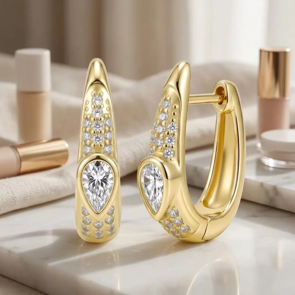 Moonmory Einzigartiges Design Luxusmarken Messing Huggie Creolen für Damen Minimalistisch 5A Birne Marquise Oval 18K Vergoldete Ohrringe – Detail 6