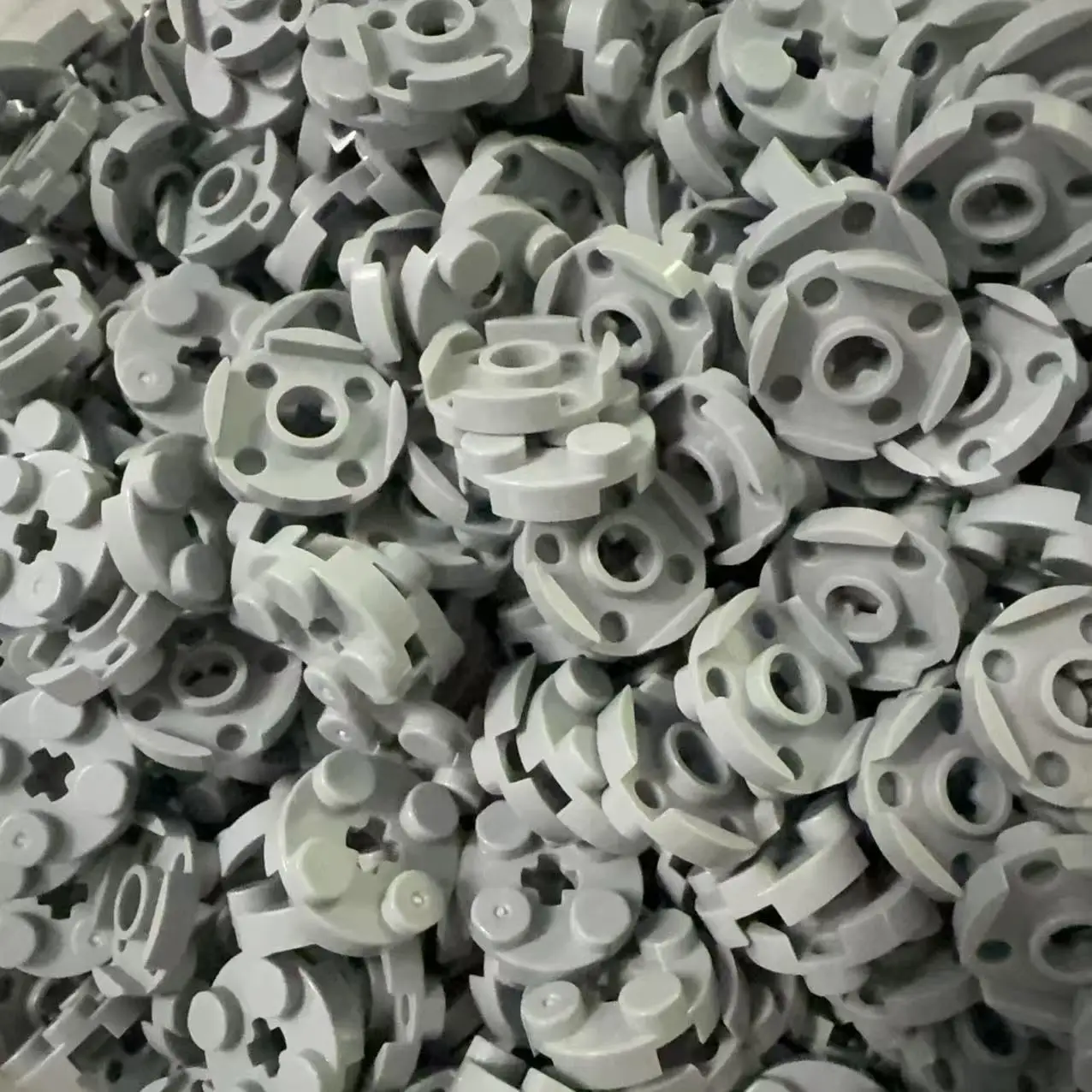 

600pcs MOC Assembles Particles 4032 Plate Round 2 x 2 with Axle Hole Building Blocks Parts Kids DIY Educational Parts Toys