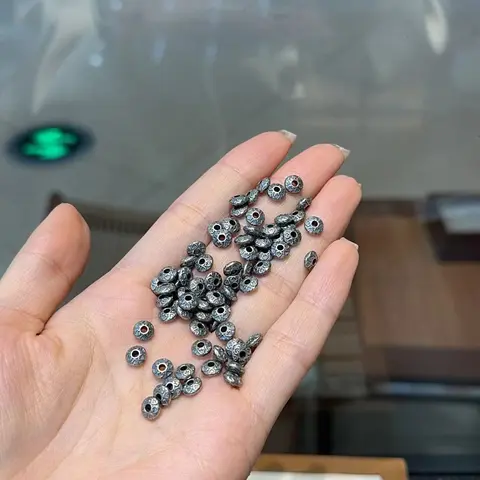 세 개의 은 세 개의 은 외계인 외계인 분리용 장식품 분리용 장식품 외계인 외계인 세 개의 은 세 개의 은 외계인 외계인