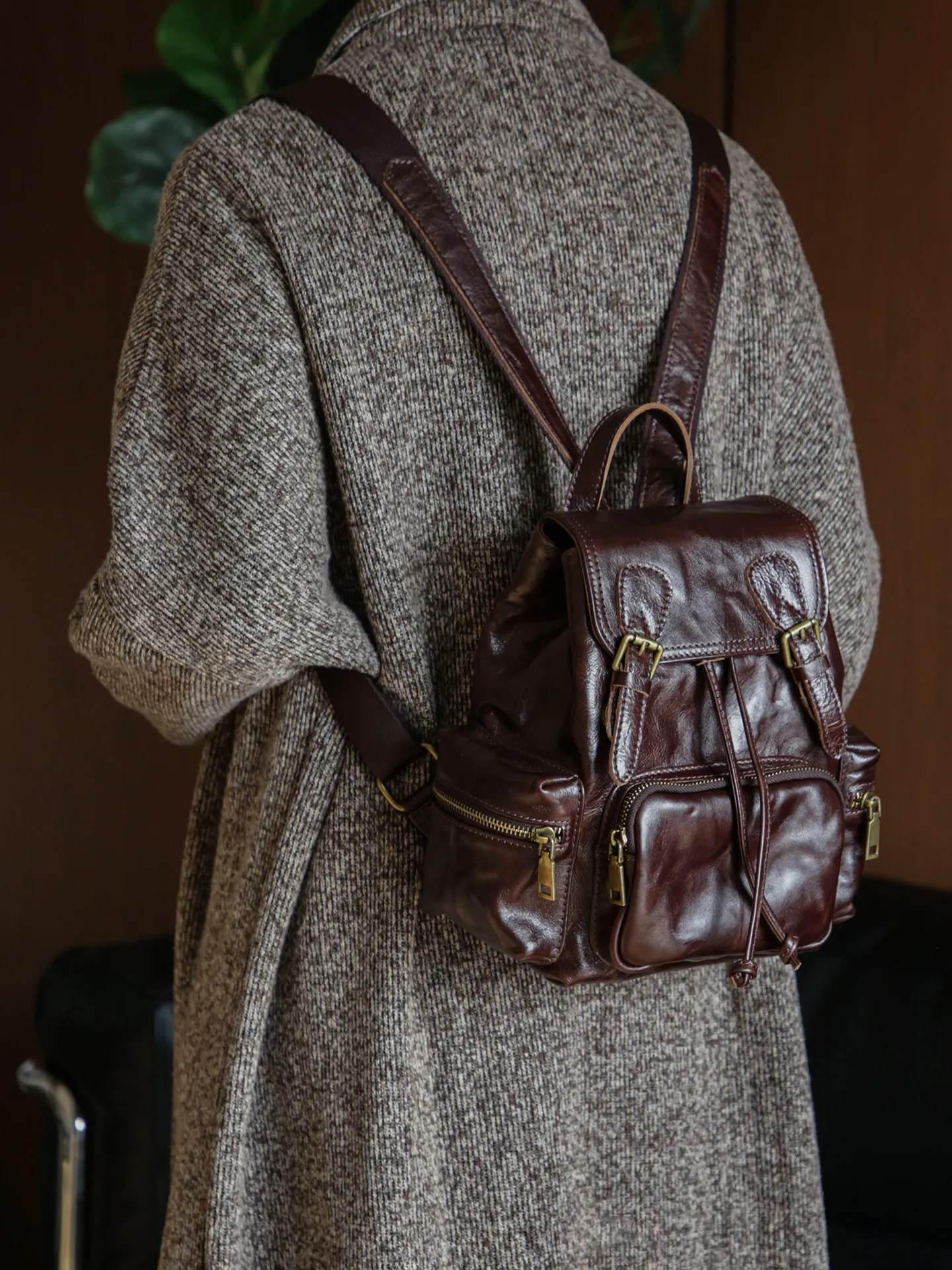 fashion vintage luxury handmade first layer cowhide ladies backpack outdoor travel party genuine leather women's bagpack