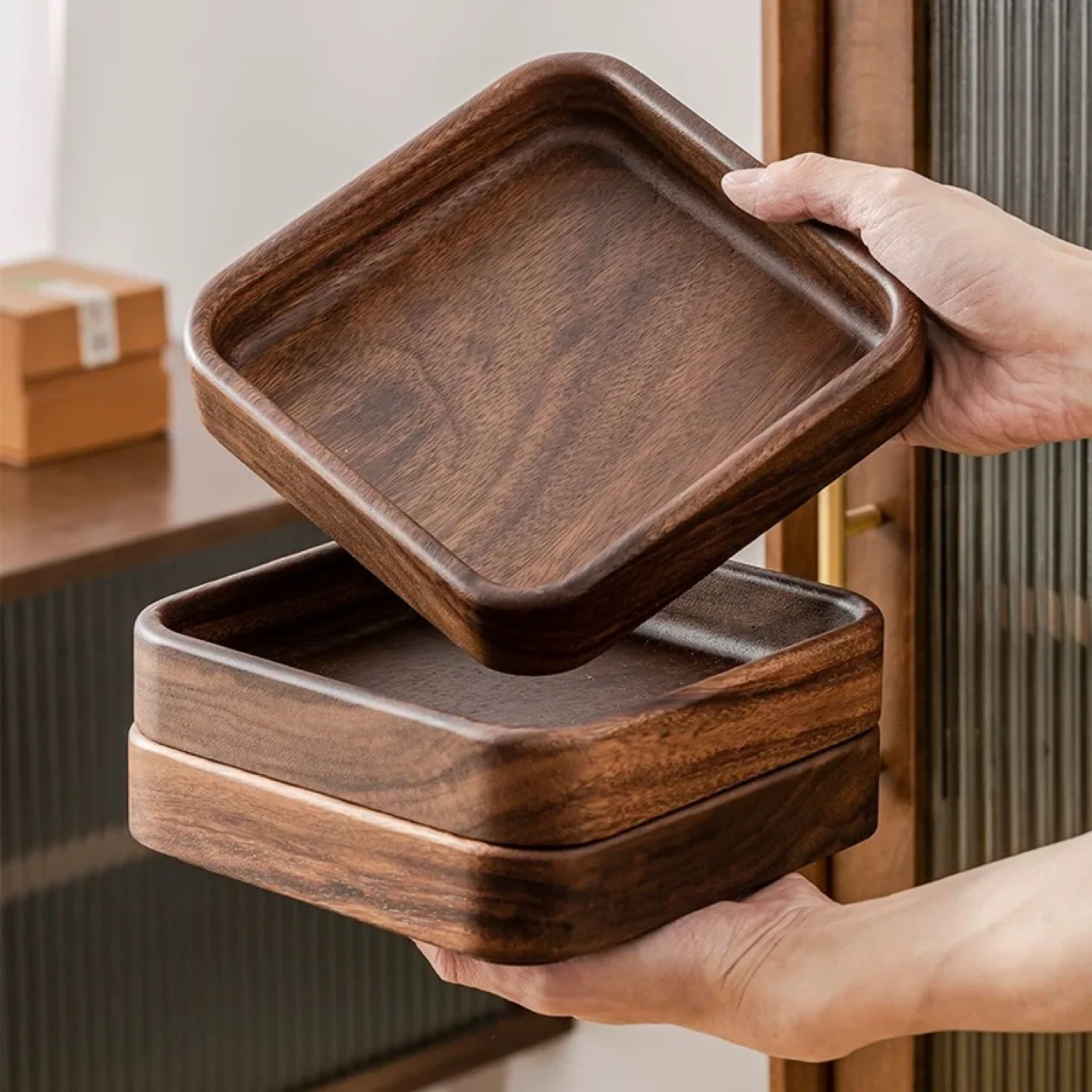 

Поднос ручной работы в японском стиле из массива орехового дерева, квадратный, для закусок, чая, конфет и круглых фруктов, орехов