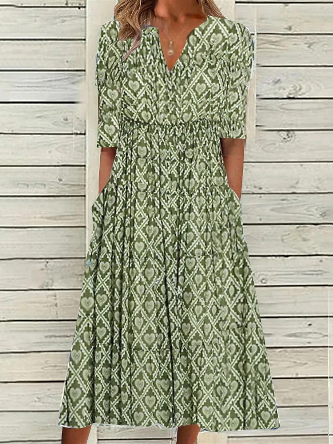 

Plus Size Women's Green Half Sleeve V-neck Graphic Printed Midi Dress