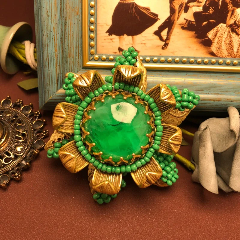 

Vintage Green Flower Brooch, Hand Woven Copper Claw Setting, Antique Gold Plated Corsage