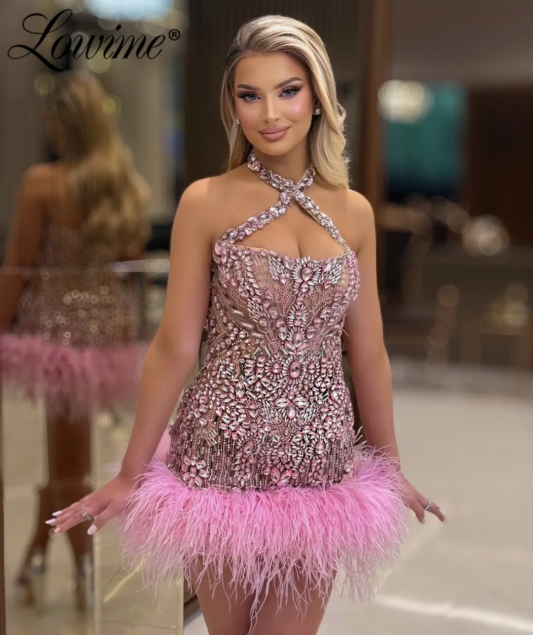 

2026 New Design Halter Cocktail Dresses Customized Crystal Feathers Mini Homecoming Party Dress Sexy Backless Prom Dresses Short