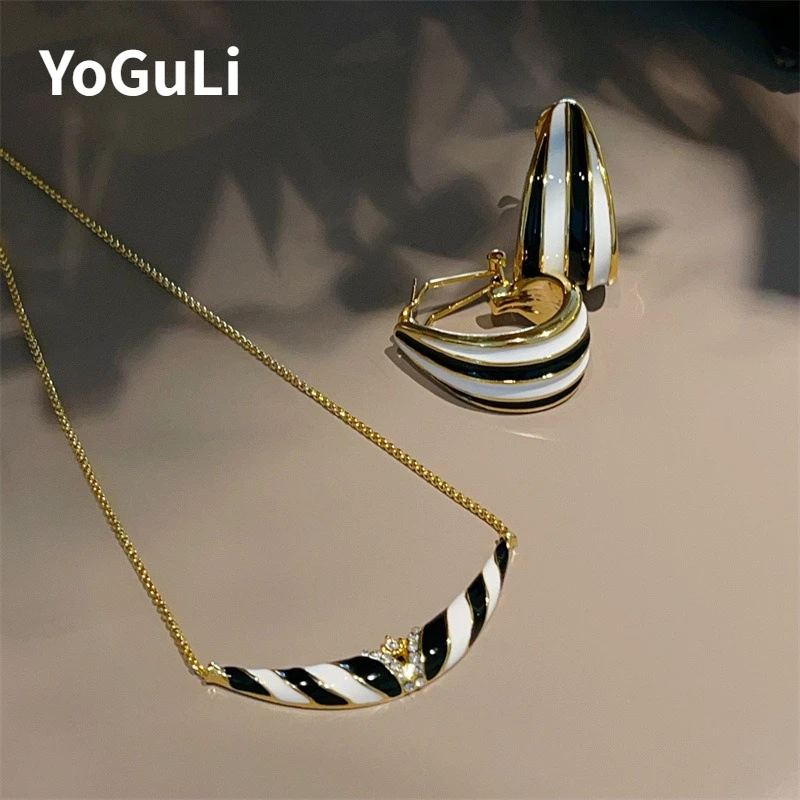

Modern Jewelry Luxury Temperament Metal Striped Hoop Earrings Necklace For Women Female Gifts Simply Design Accessories