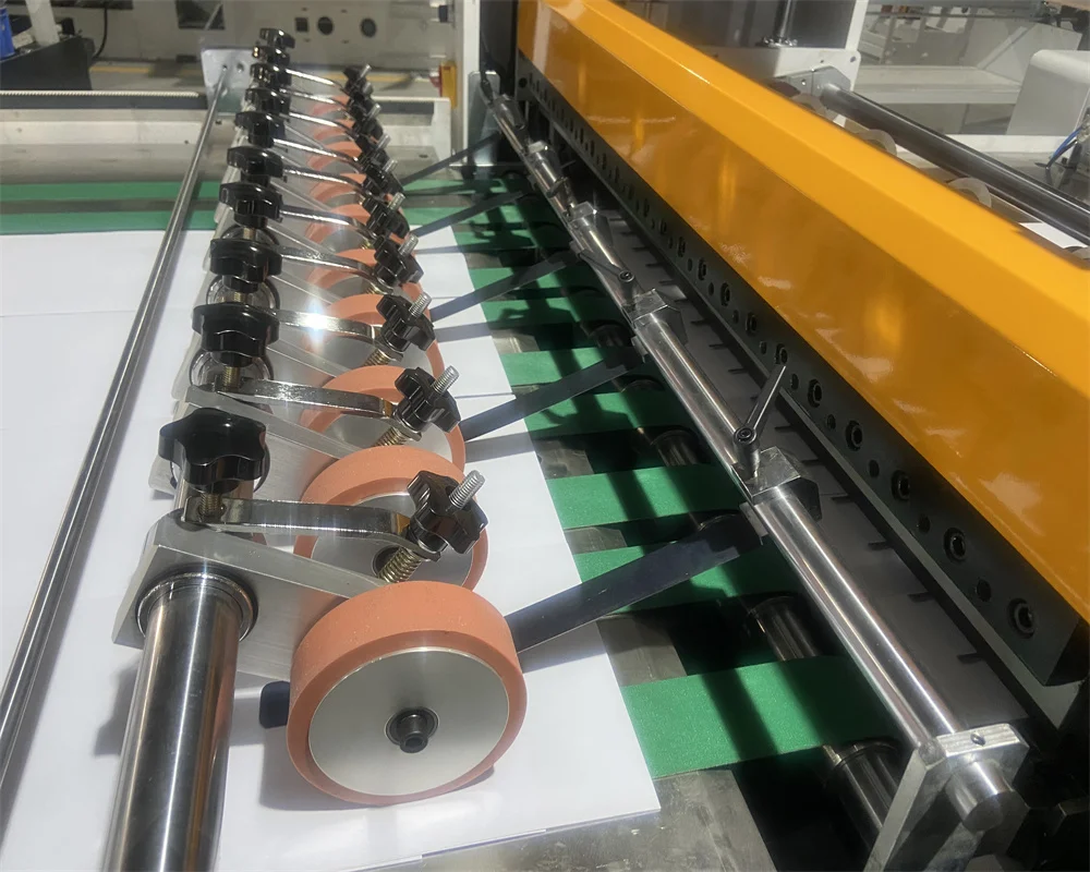 Robust Cross Cutting Machine work for Precise Trimming and Slitting Rewinding Machine