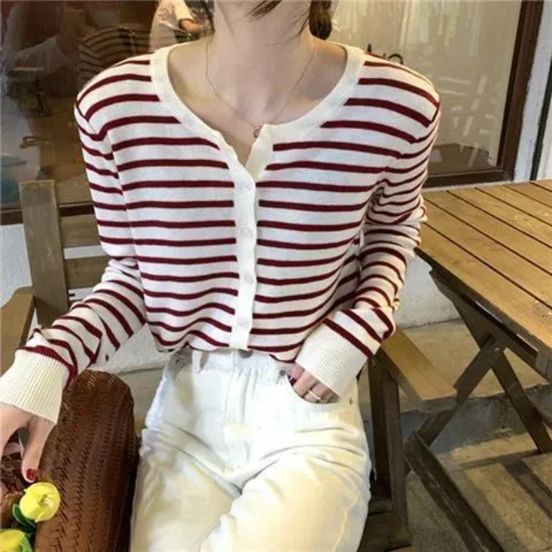 

Sweet Fresh Autumn Women's New Patchwork O-Neck Button Striped Fashion Loose Minimalist Casual Knitted Long Sleeved Tops A218