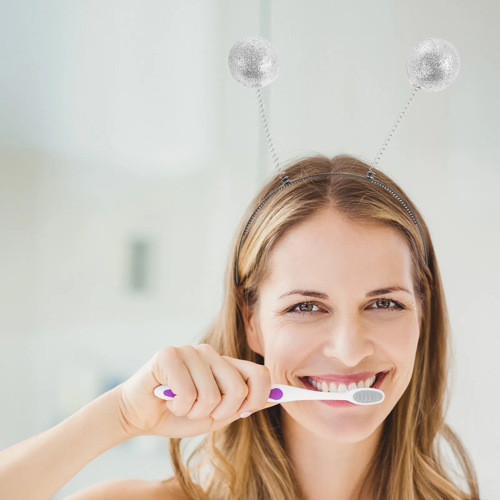 

Набор из 3 легких и удобных ободков для волос с пенопластовыми шариками, праздничные украшения для головы на Рождество и вечеринки, для детей и взрослых, креативный подарок, белый цвет