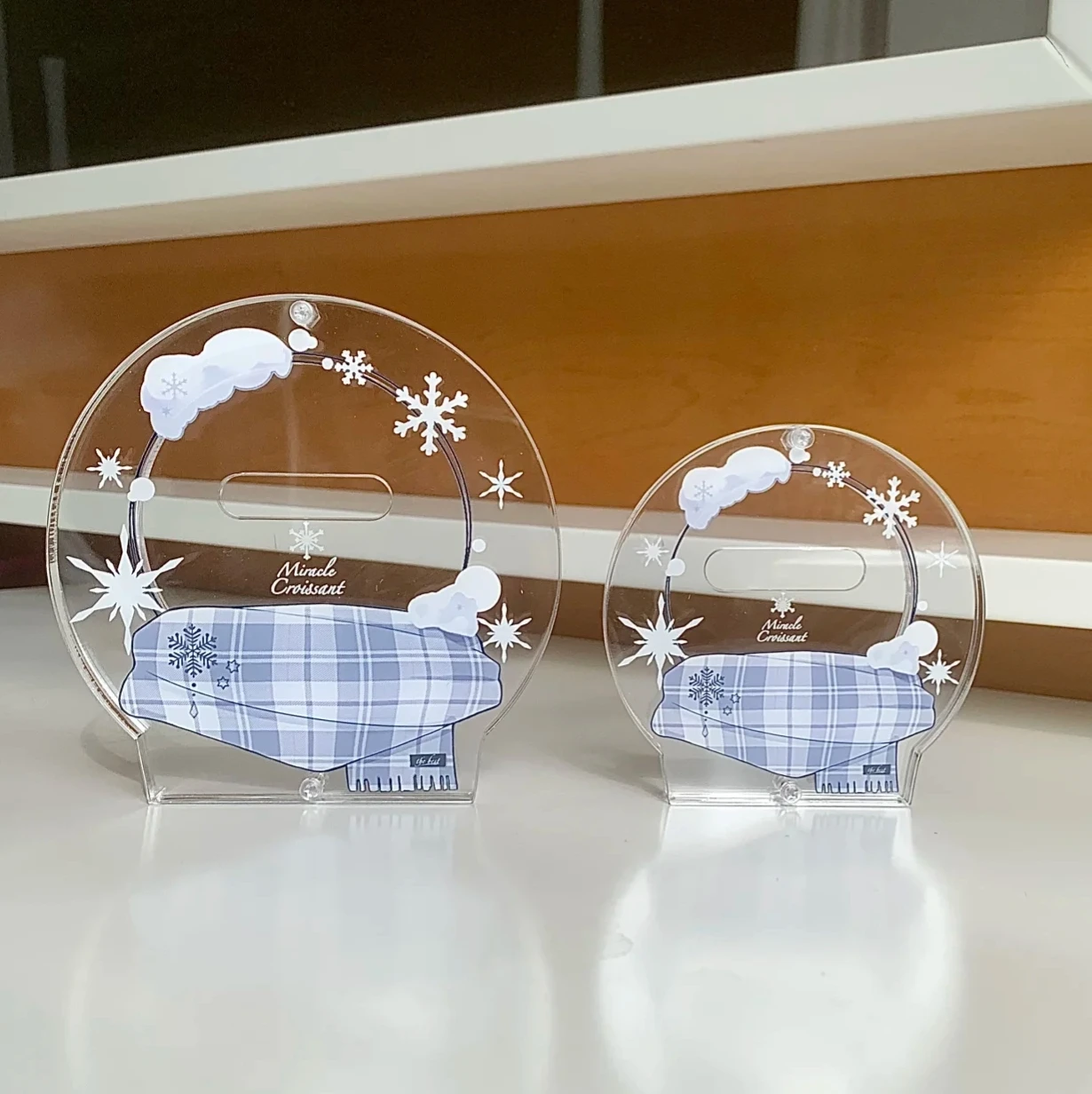 

Kawaii зимний шарф, эстетический акриловый значок, держатель Wa Jiang, аниме, эмалированная булавка, стенд, коллекция Gacha для японского аниме