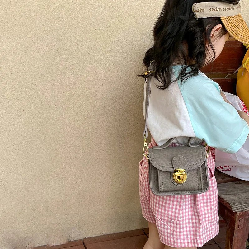 2023 nuove borse per bambini piccola borsa quadrata di moda e borse borse laterali per ragazze Retro Solid Casual All-match versione coreana