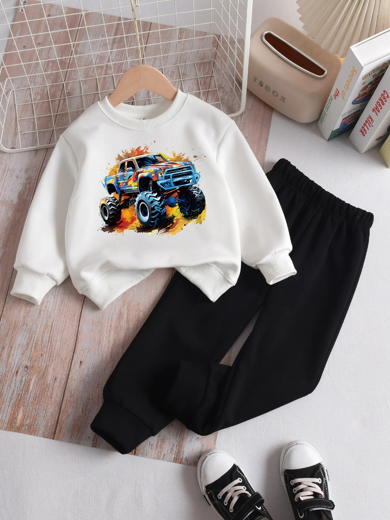 

Комплект из двух предметов для мальчиков, толстовка с красочным топом с принтом внедорожников, однотонные брюки без мешка, осенний универсальный и модный