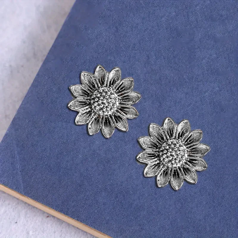 Huitan Personality Sunflower Stud Earrings Women Vintage Silver Color Exquisite Flower Piercing Earrings Daily Wear Chic Jewelry