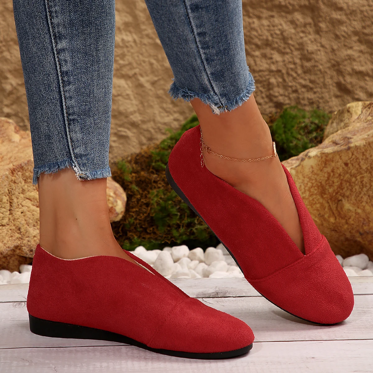 Plus-Size-Damen-Slipper aus Wildleder, V-Ausschnitt, runde Zehen, weich und bequem, lässig, für den täglichen Gebrauch, zum Spazierengehen, in verschiedenen Farben erhältlich. – Detail 23