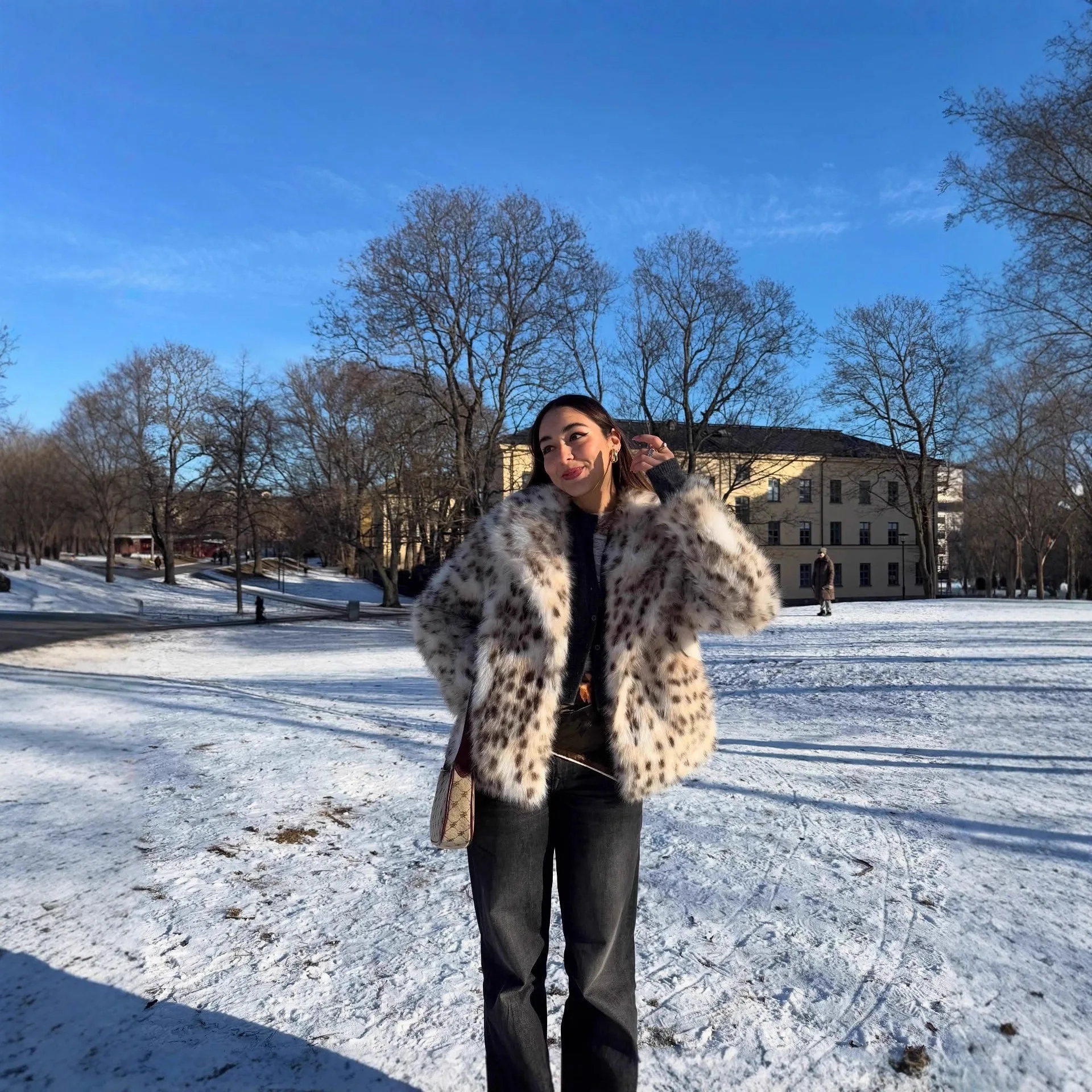 2025년 신상 모피 레오파드 프린트 플러피 코트 여성용 카멜 컬러 와일드캣 패턴 패션 젊은 감각 고급스러운 느낌 ​