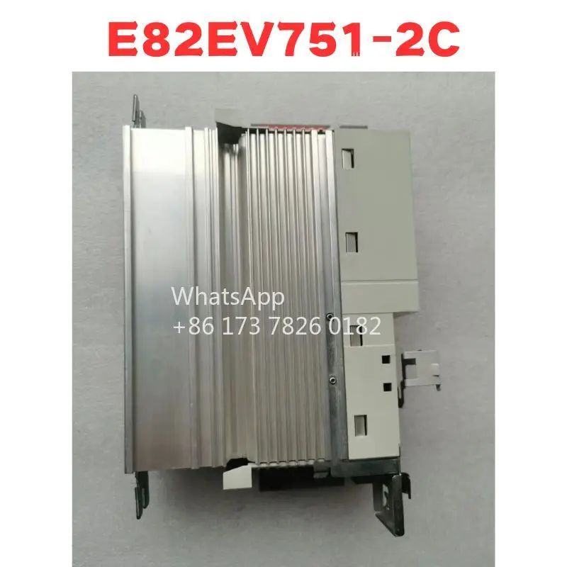 Gebrauchter Frequenzumrichter E82EV751-2C E82EV751K2C, OK getestet