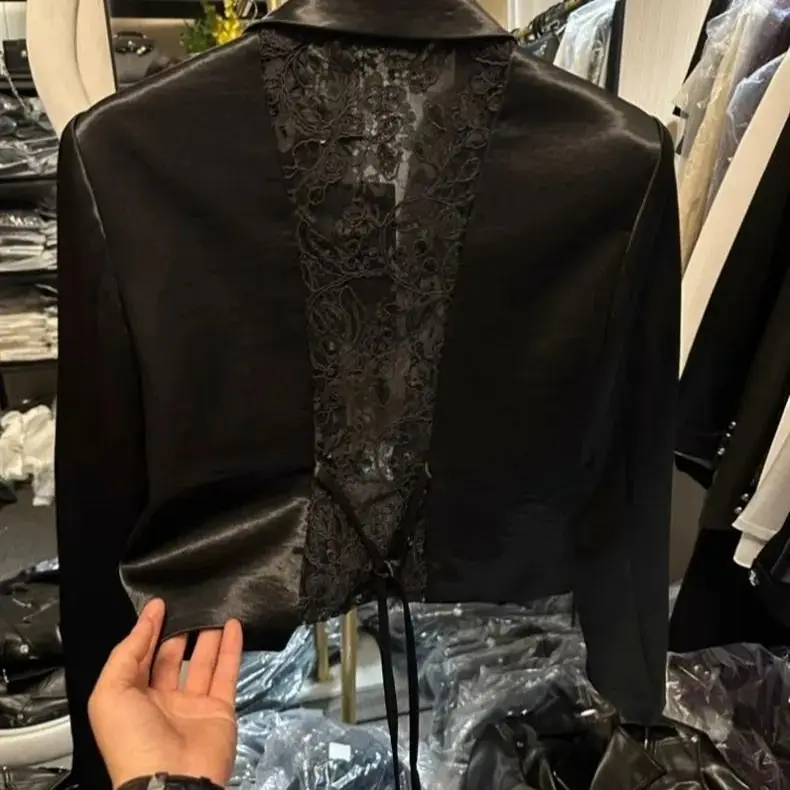 

2025 early autumn new high-end acetic acid short jacket women's niche design lace splicing foreign-style suit top