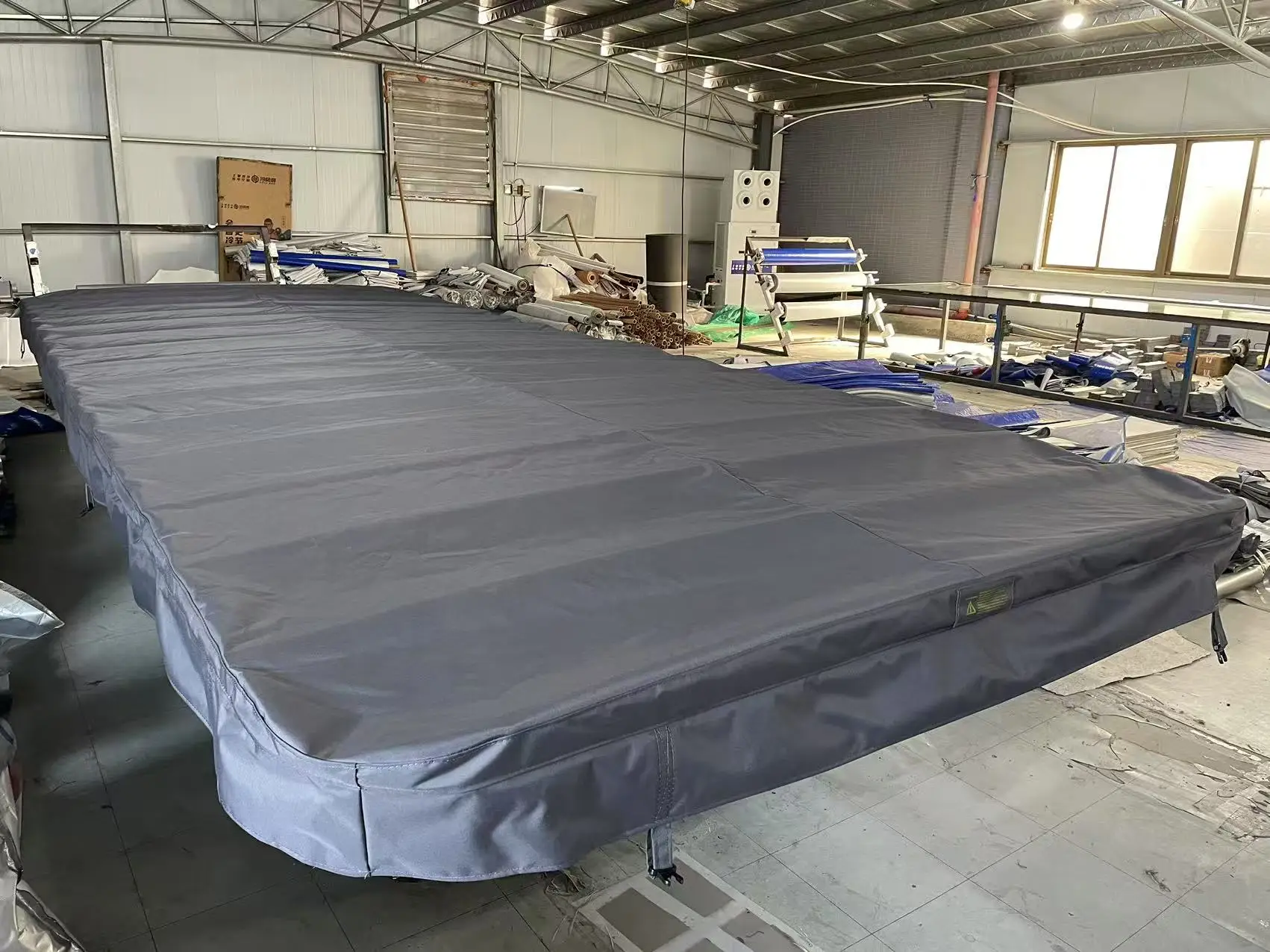 High Quality UV Resistant Waterproof Roll Up Insulation Cover for Swimming Pool and Hot Tub Heat Retention Dust Proof Protective