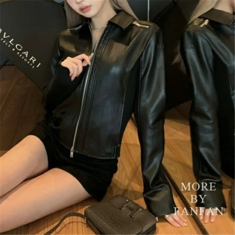 Jaket kulit tambal sulam wanita, mode desain ritsleting mantel pendek musim gugur musim dingin huruf Jacquard serbaguna wanita