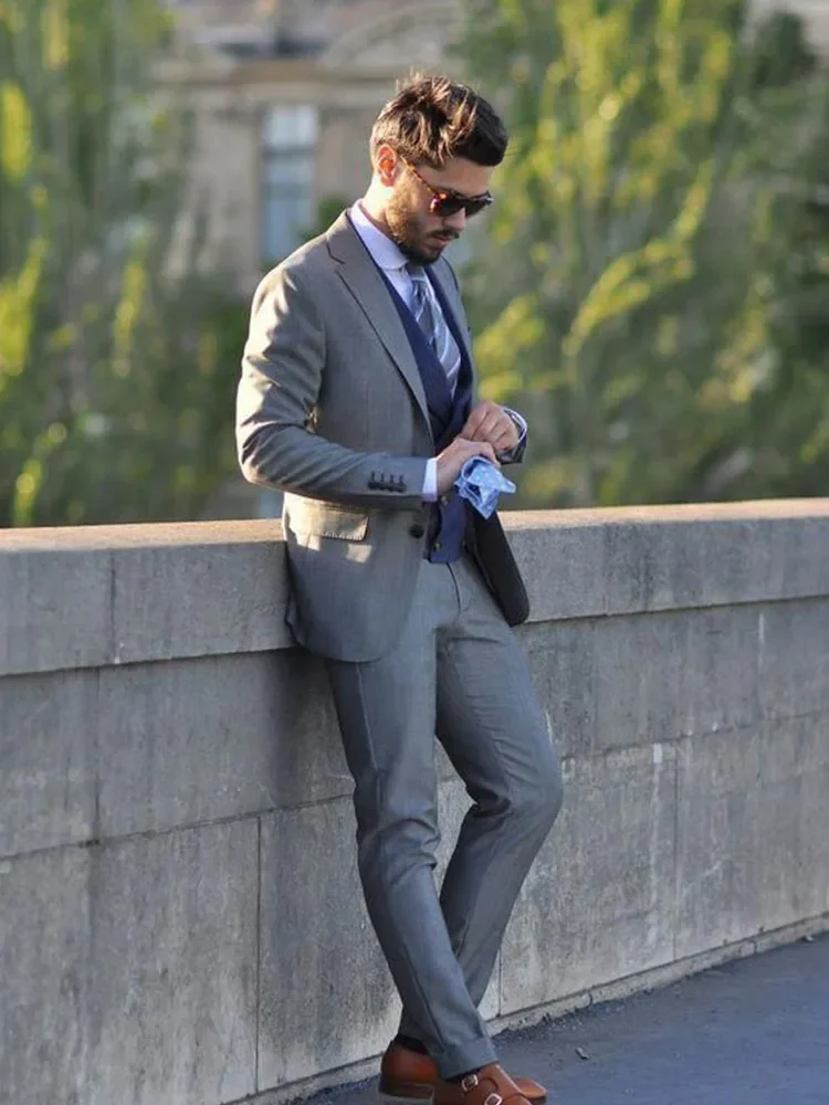 

2024 Elegant Grey Casual Suits For Men High Quality Slim Fit Blazers Hombre Custom 3 Piece Set Jacket Pant Vest Costume Homme