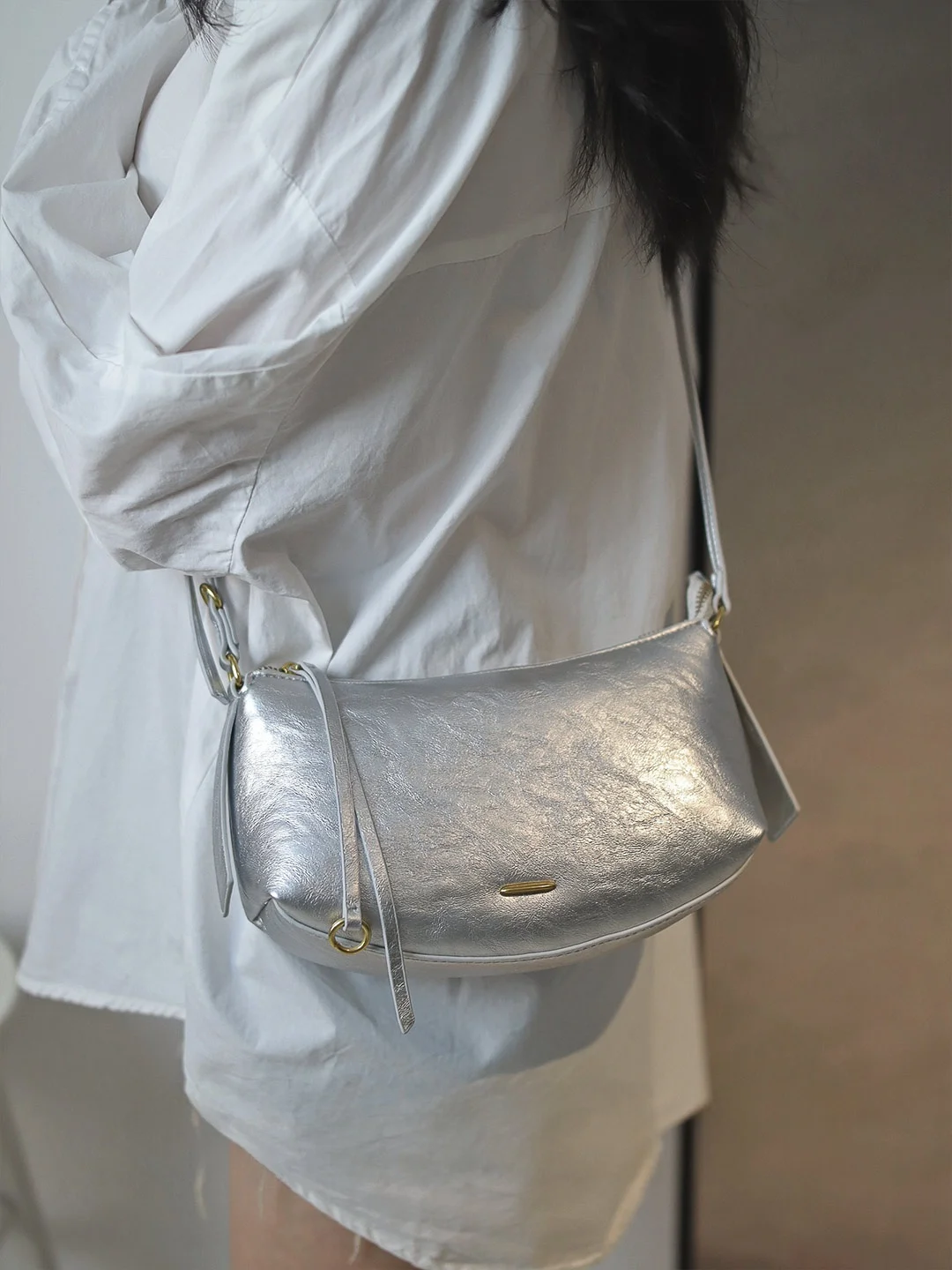 bolso-de-hombro-plateado-para-mujer-estilo-casual-y-simple-diseno-moderno-y-exclusivo-para-el-verano-2026