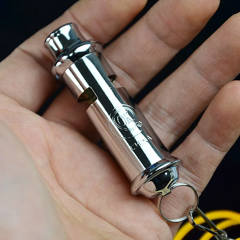 Silbato de Metal para policía de viaje, accesorio salvavidas para árbitro, deporte, fiesta de Rugby, entrenamiento al aire libre, cordón amarillo, 1