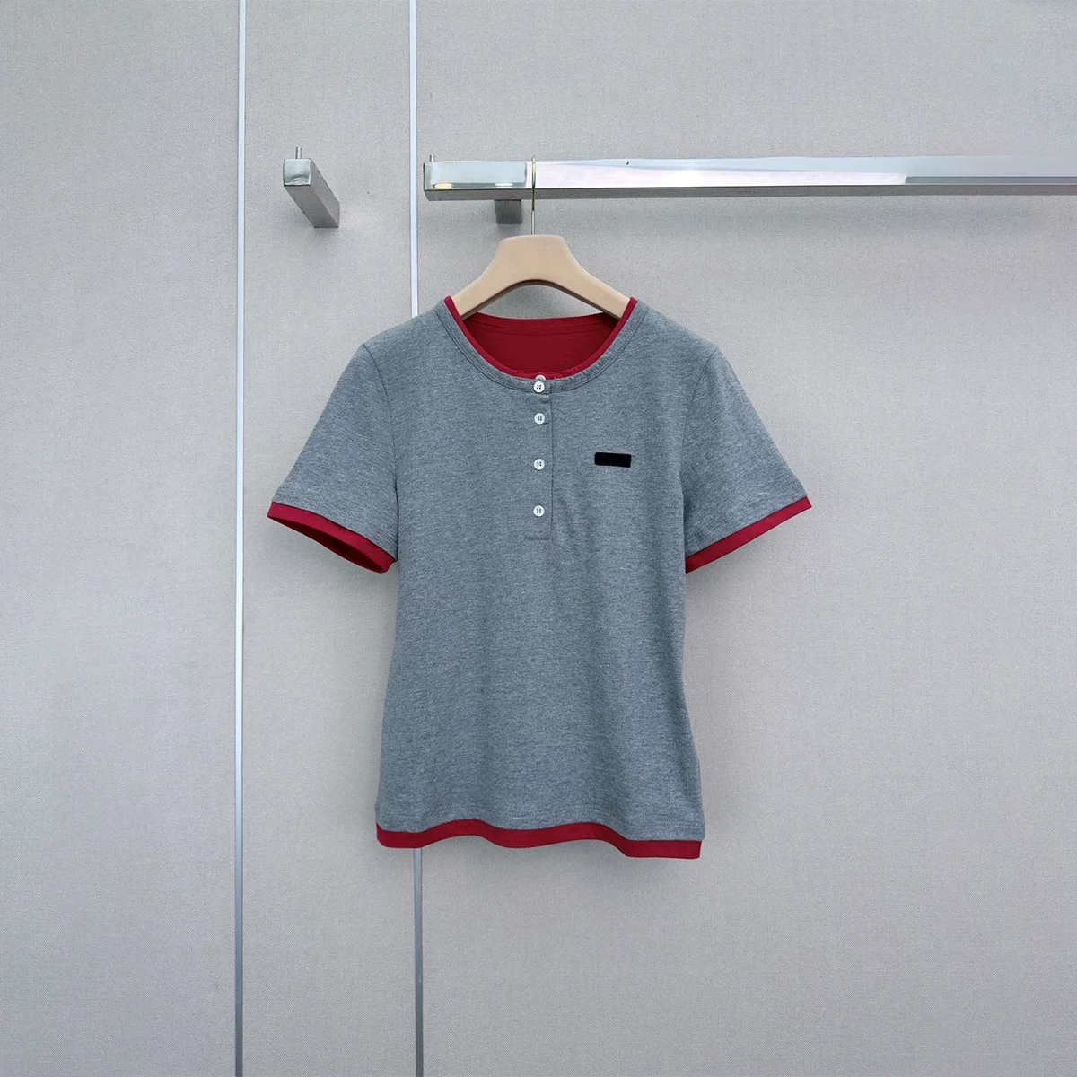 2026 High quality women's contrasting color wrapped semi open button knitted short sleeved T-shirt--2691965
