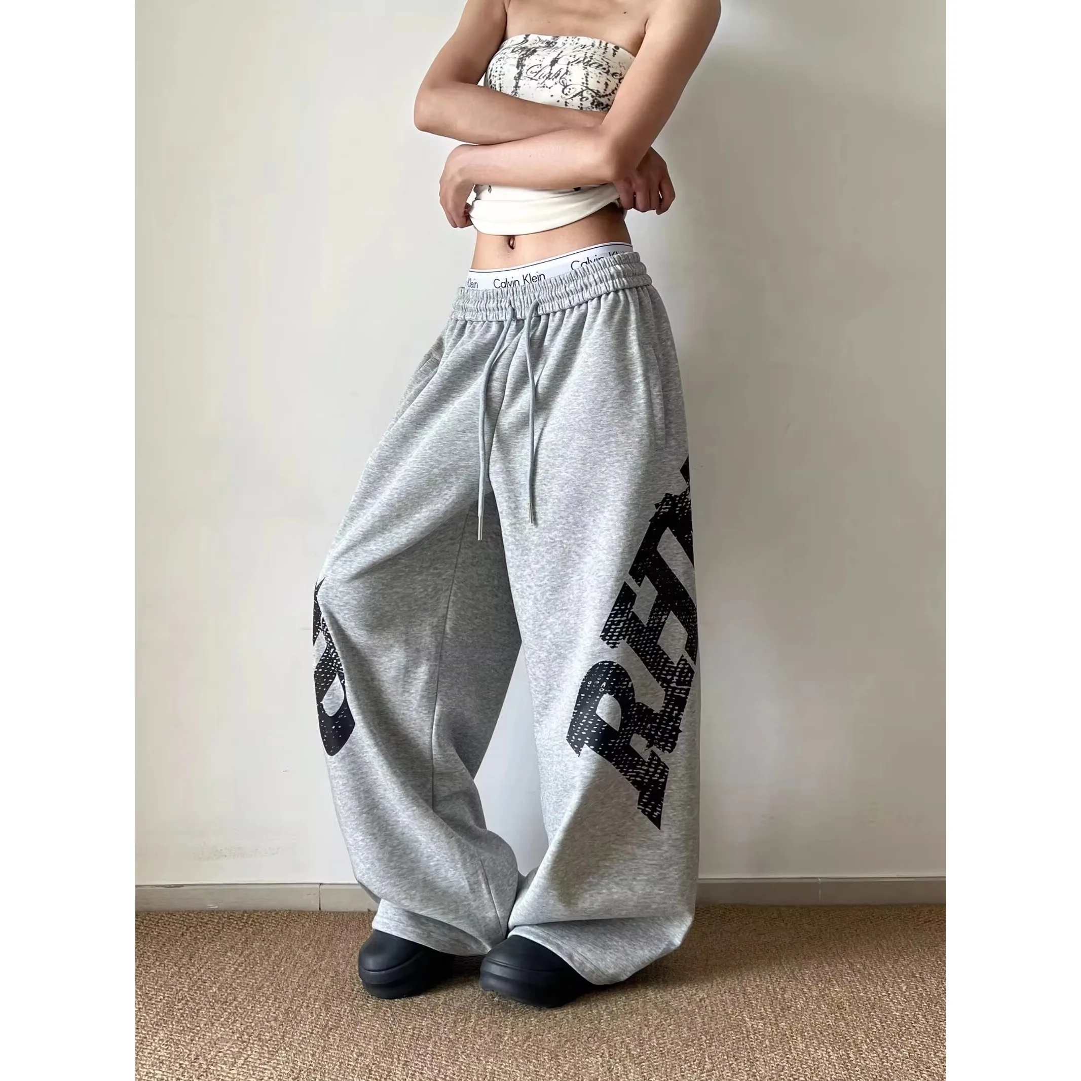 Męskie i damskie szybkoschnące sportowe spodnie o luźnym kroju z nadrukiem w stylu vintage, szerokie nogawki, streetwear, hip-hop, codzienne spodnie do joggingu. — 2
