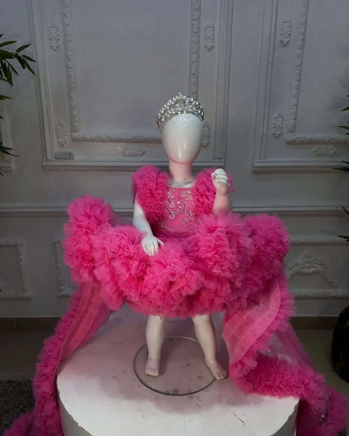 فساتين فتاة الزهور الوردية الساخنة لحفلات الزفاف مزينة بالدانتيل للأطفال فساتين حفلات أعياد الميلاد الكشكشة للأطفال لحفلات الزفاف حسب الطلب