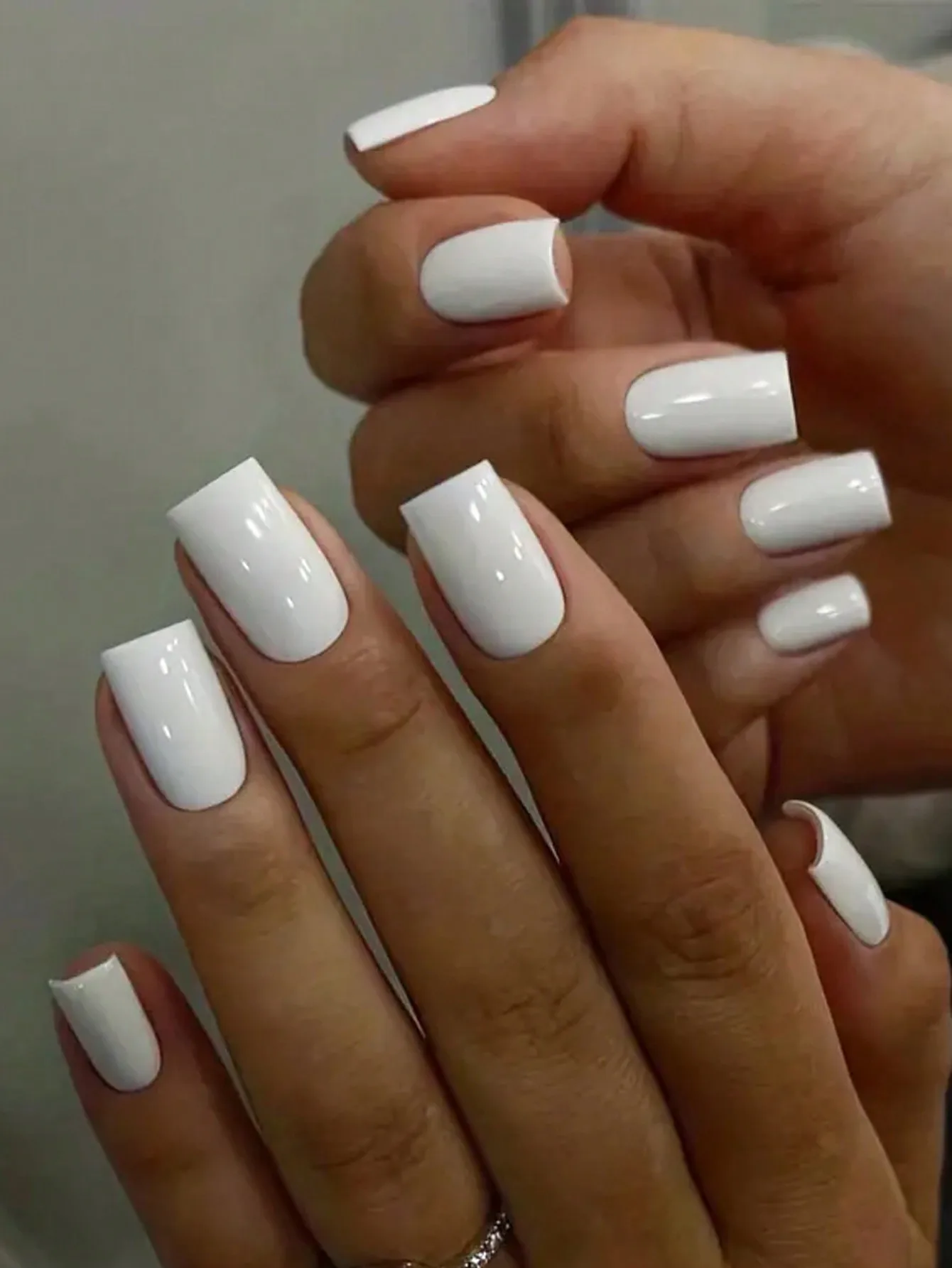 

24Pcs Short Square Red Press On Nails Set, Full Cover Glossy Fake Nails with Gel Polish & Nail File