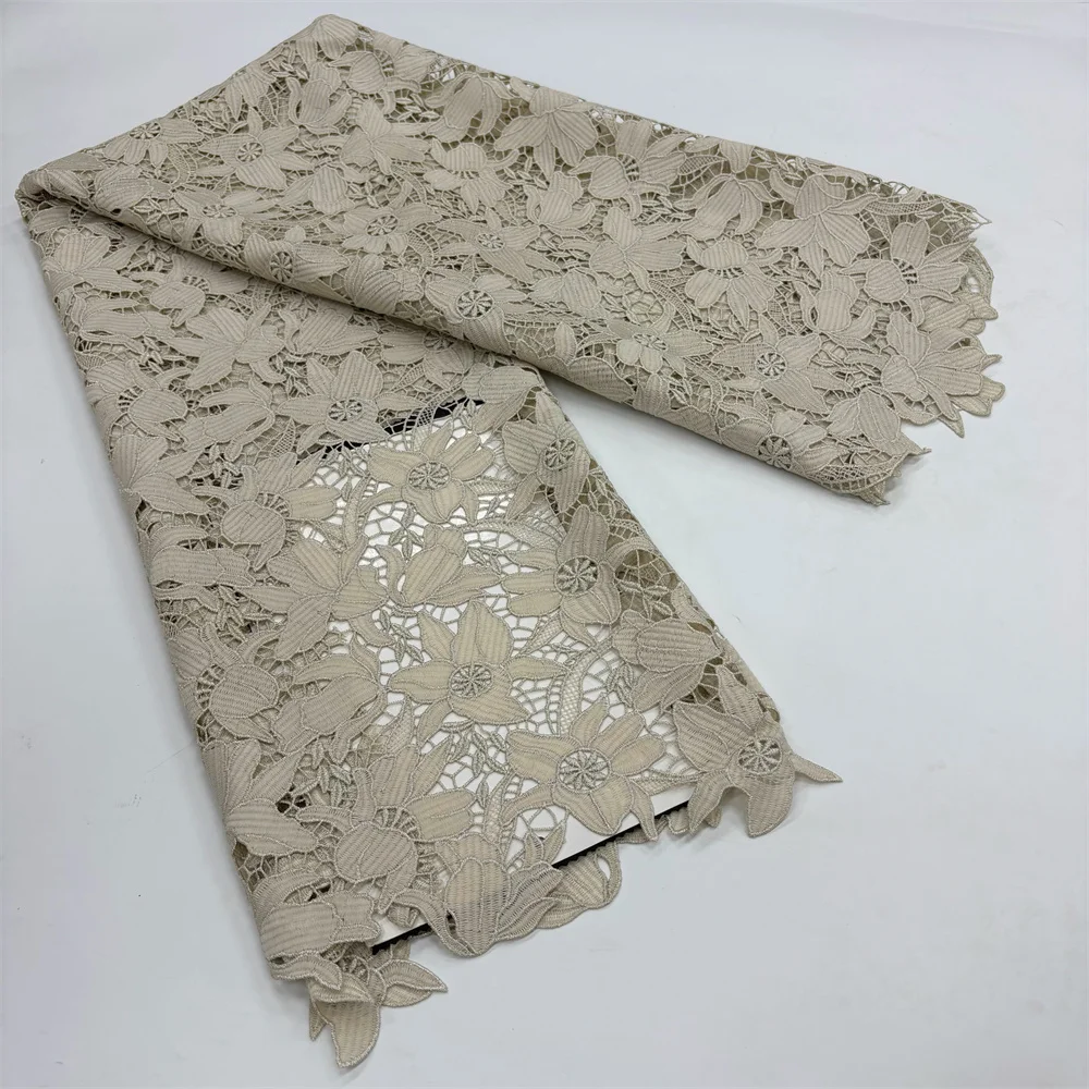 Neuer Stil Nigerianischer Spitzenstoff 2026 Hochwertige Wasserlösliche Bestickte Modische Weiche Spitze 5 Yards – Detail 5
