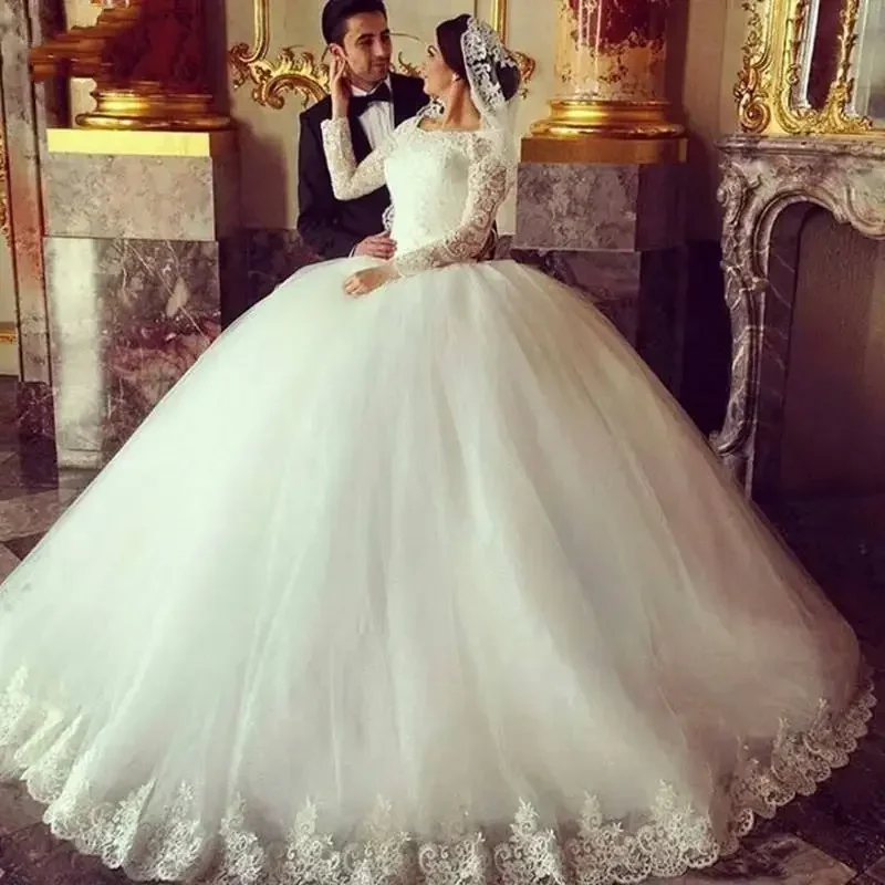 فستان زفاف إسلامي بأكمام طويلة من الدانتيل مخصص 2025 Vestidos De Casamento ذيل محكمة أنيق مزين بالكرة فستان زفاف