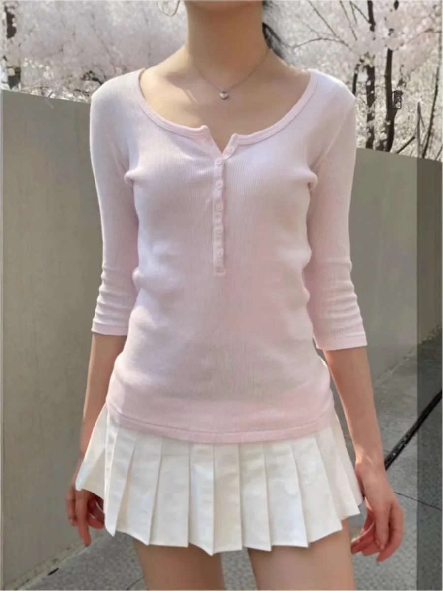 Camisetas de manga corta con seis botones de color rosa para mujer, nuevas camisetas ajustadas de algodón con cuello redondo, estilo preppy dulce y lindo, camisetas Y2k, novedades