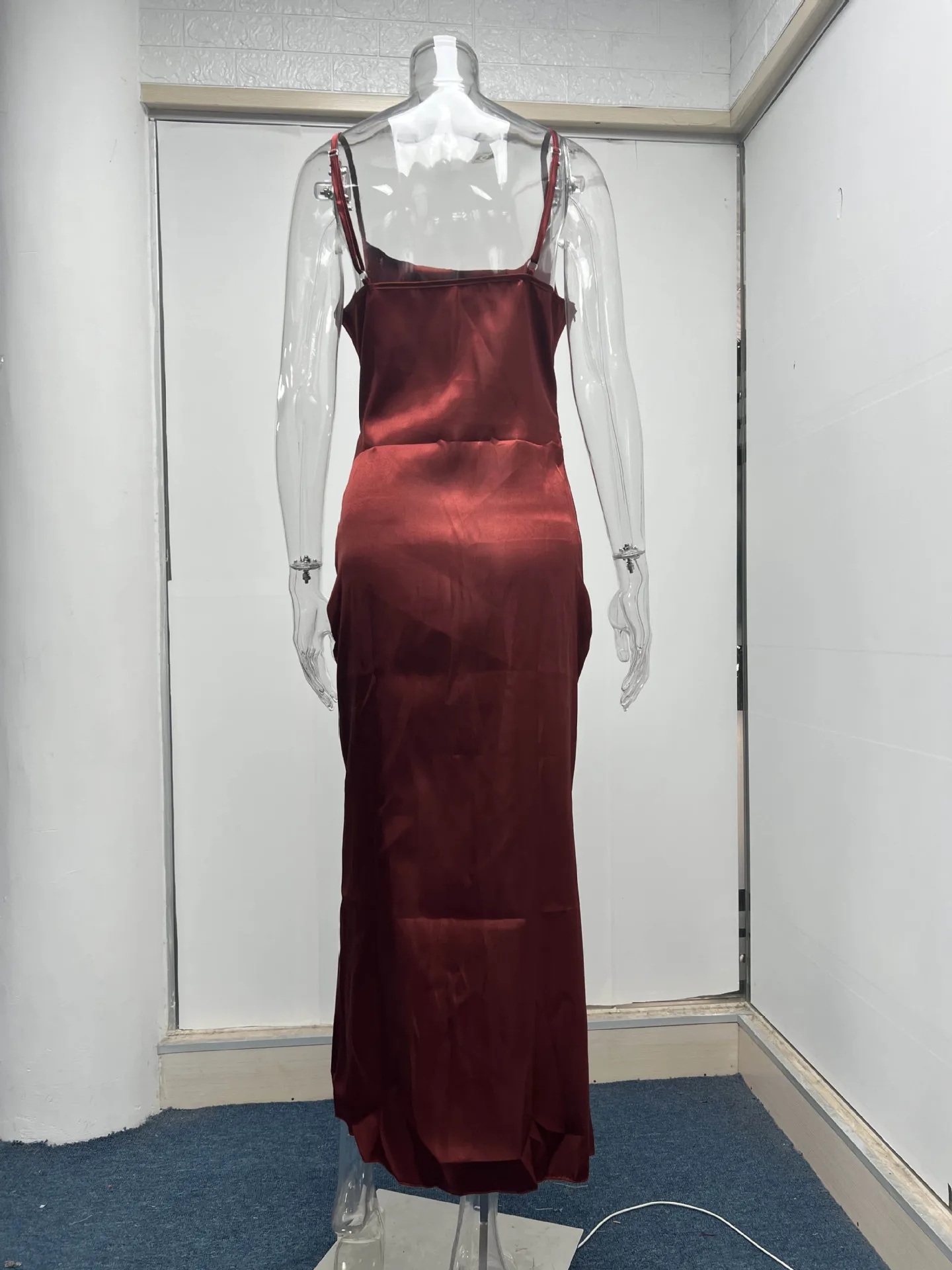 Damen Frühlings-Neuheit: Europäisch-Amerikanisches High-End Sexy Spicy Girl Kleid mit tiefem Ausschnitt und Satin-Rückenschlitz – Detail 25