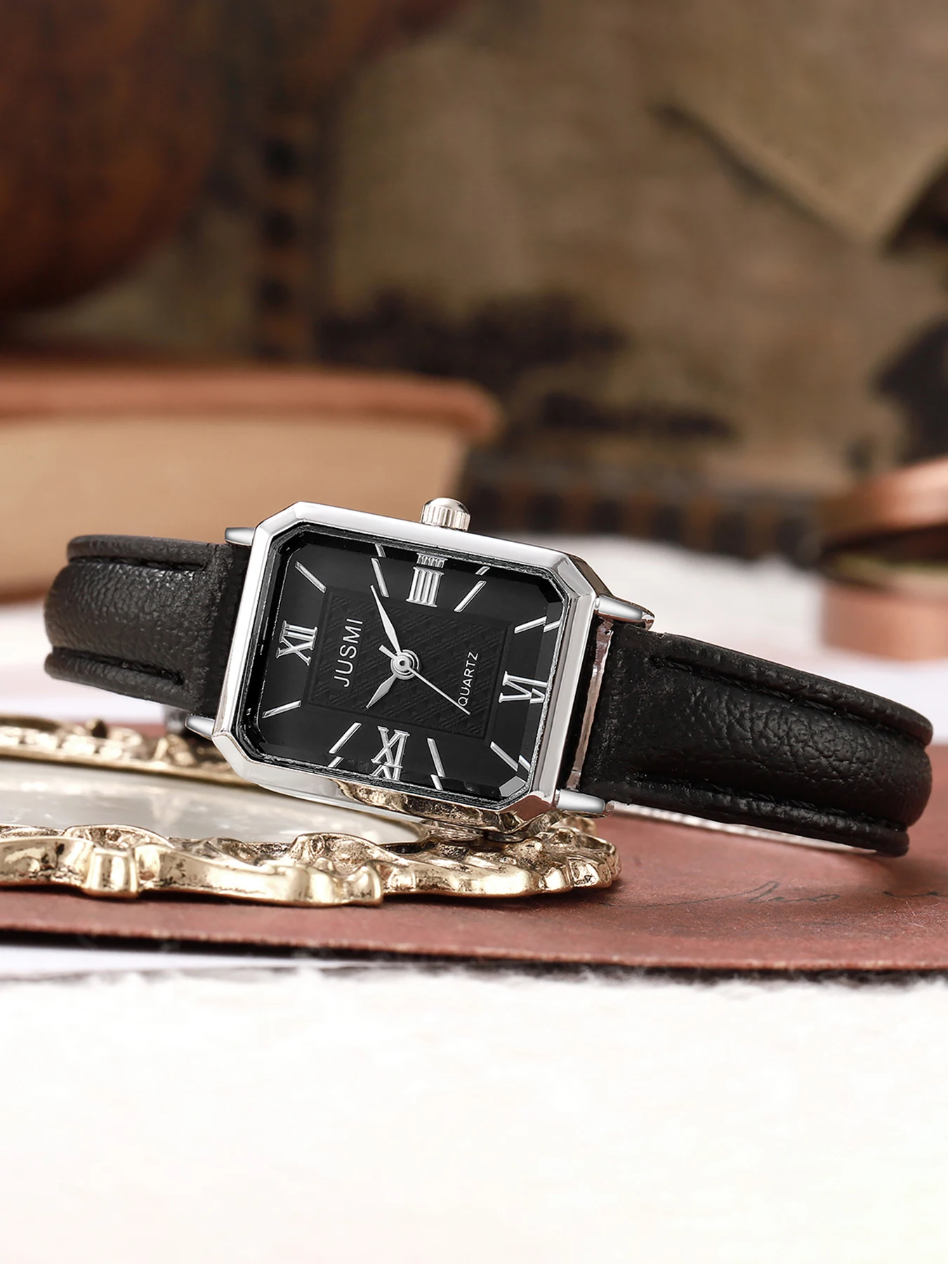 

Роскошные женские серебряные квадратные кварцевые часы JUSMI, наручные часы с черным циферблатом и римскими цифрами, с черным кожаным ремешком, элегантные часы
