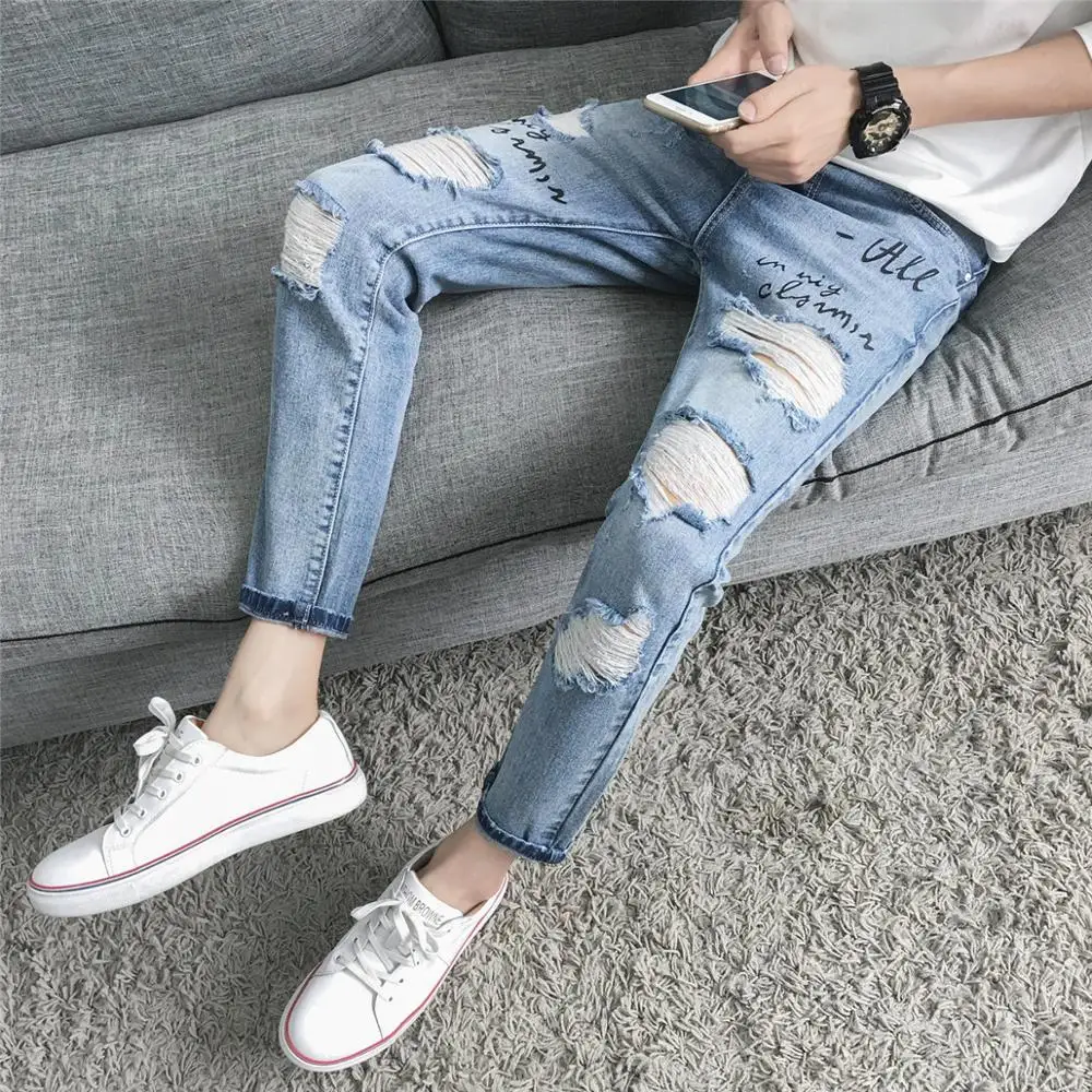 Großhandel 2021 Mode Straße männer Lässig Füße Cropped Jeans Herbst Studenten Bettler Zerrissenen Loch Trend Casual Hosen Dünne Jeans