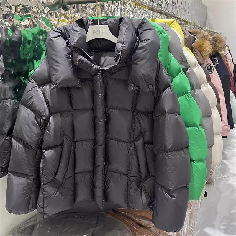 Jaket Bulu Angsa Putih Berkualitas Tinggi untuk Wanita, Model Minimalis Tebal dan Hangat dengan Tudung, Serbaguna untuk Gaya Kasual, Model Bread Coat