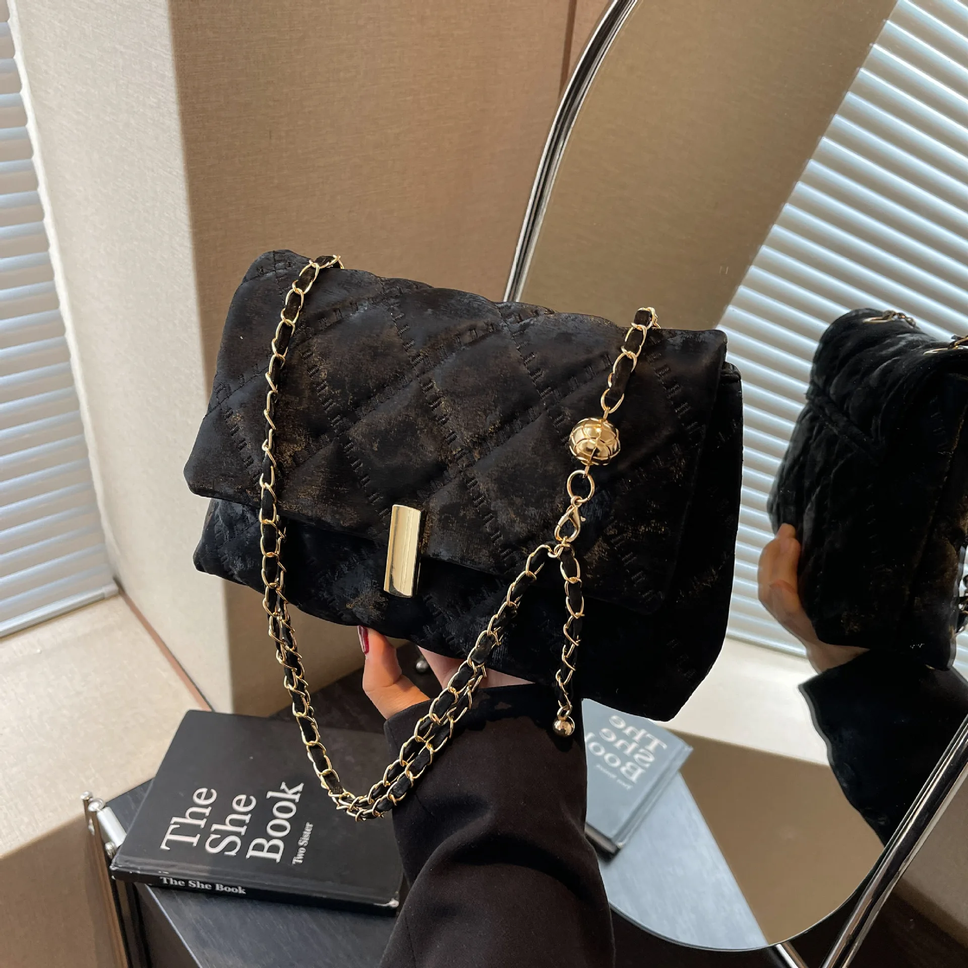 2023 New Bag Women\'S Fashion Autumn And Winter Rhombus Messenger Bag Soft Leather Chain Bag Vintage Single Crossbody Bags Female