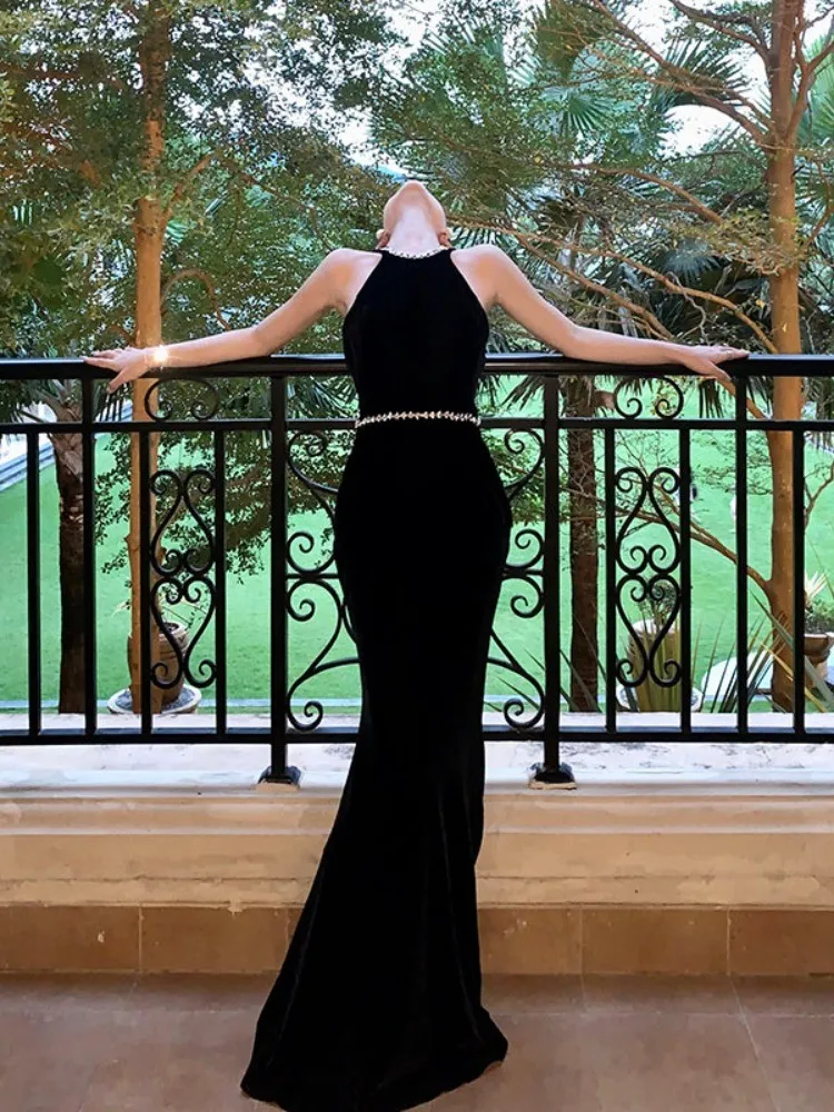 

Black velvet halter-neck Hepburn style fishtail long dress for birthday party