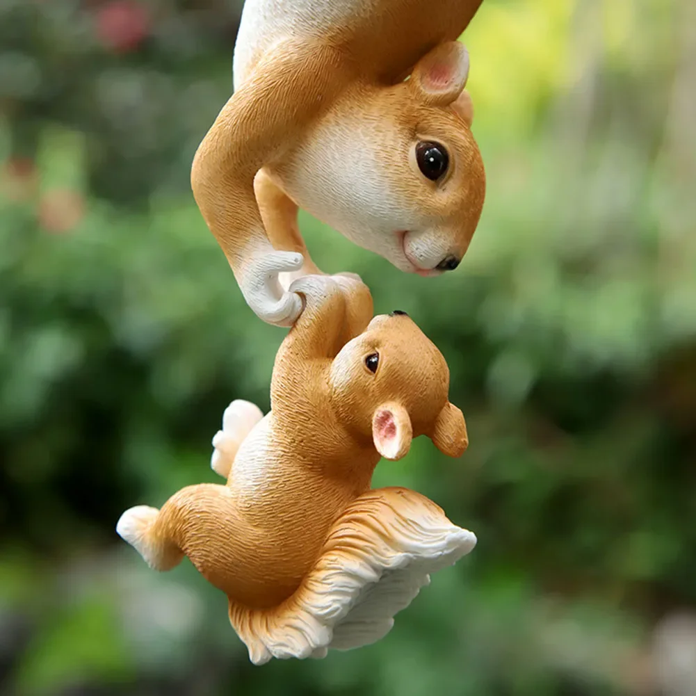 Squirrel Decorative Garden Statues Lifelike Resin Figurines For Outdoor Climbing Pendant Ornaments Wall Hanging Outdoor Garden