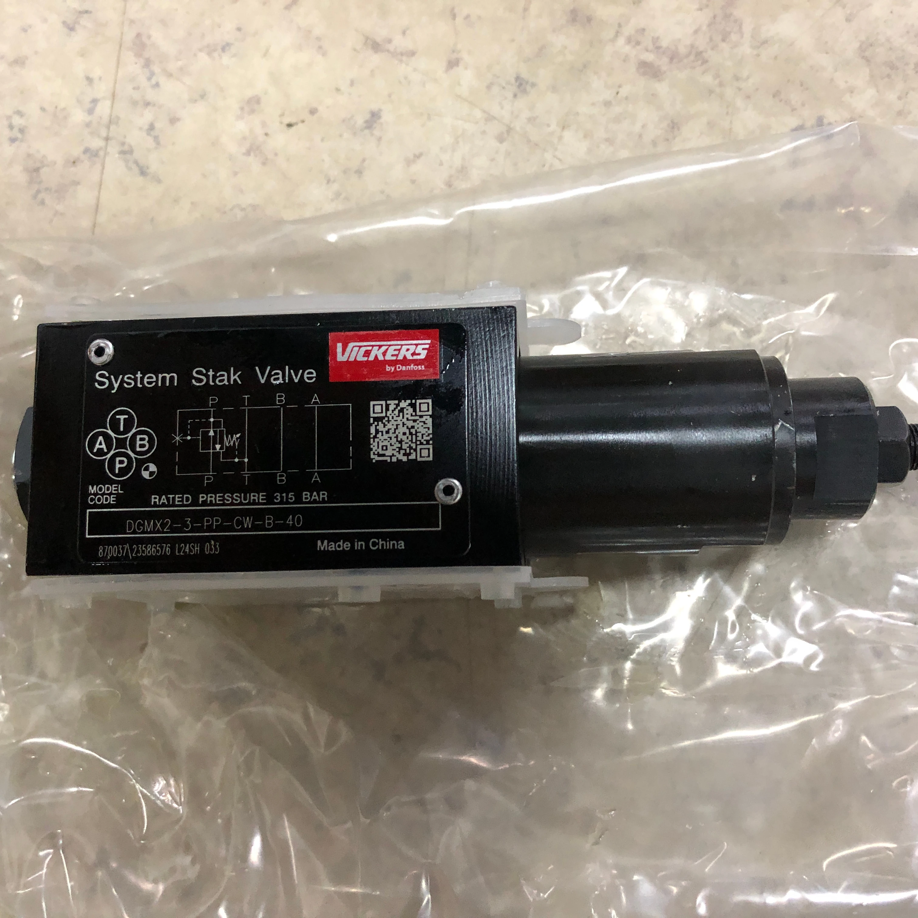 DGMX2-3-PP-CW-B-40 870037 DGMX2 3 PP CW B 40 DGMX23PPCWB40 DAN FOSS eat  on vic  kers origin genuine valve in stock competitive