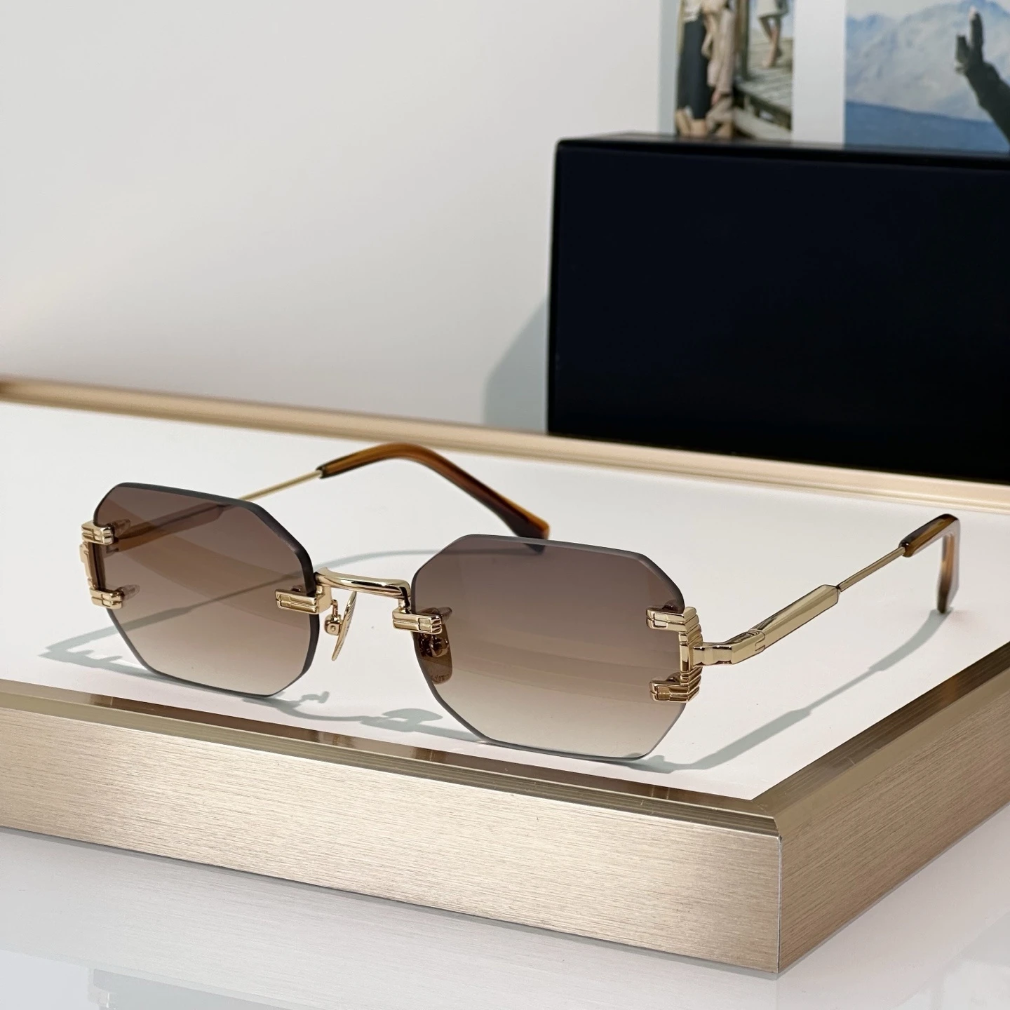 

New Trend Women's sunglasses Oval Metal Vacation Sunglasses AMARU Travel Men sun glasses Stylish Female Sun Glasses