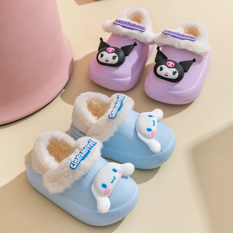 

Женские летние периферийные тапочки Miniso Sanrio Kuromi, милая уличная одежда, домашняя домашняя ванная комната, нескользящие тапочки для купания