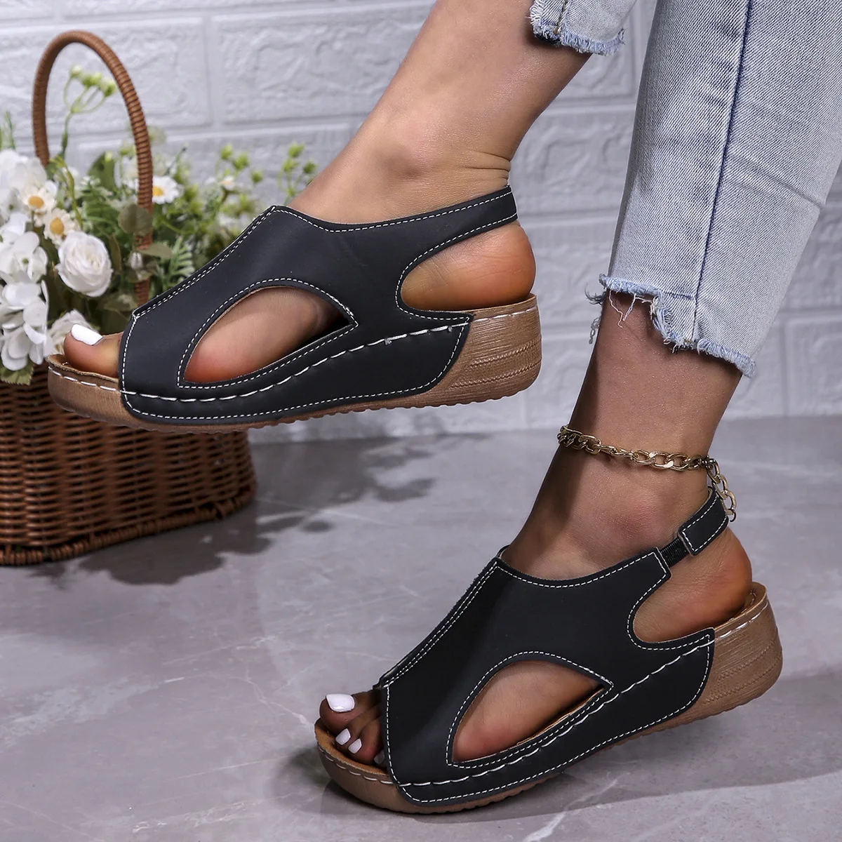 

2024 summer new women's sandals Fashion casual platform sandals comfortable lightweight breathable slippers women's shoes