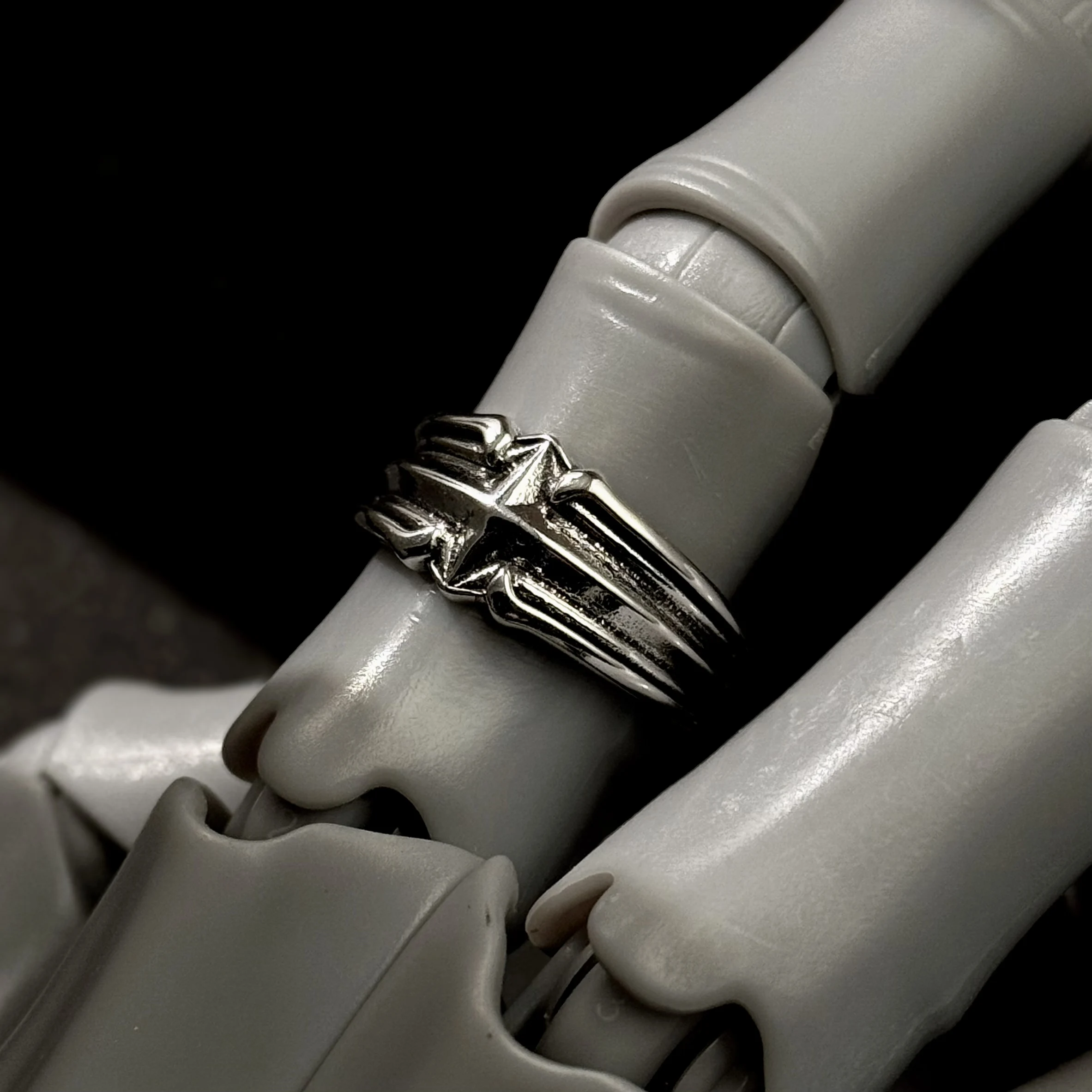 Retro „Astral“ Stern-Ring, verstellbar, offener Ring für Herren, versilbertes Messing, Punk, Gothic, edgy Schmuck, trendige Accessoires, Unisex-Geschenk – Detail 8