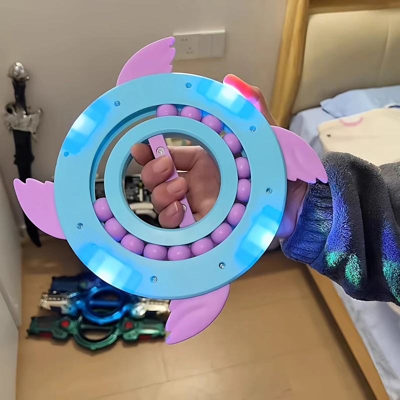 Espada giratoria Espada fría con brillo nocturno creativo, espada giratoria láser de descompresión de alta tecnología.