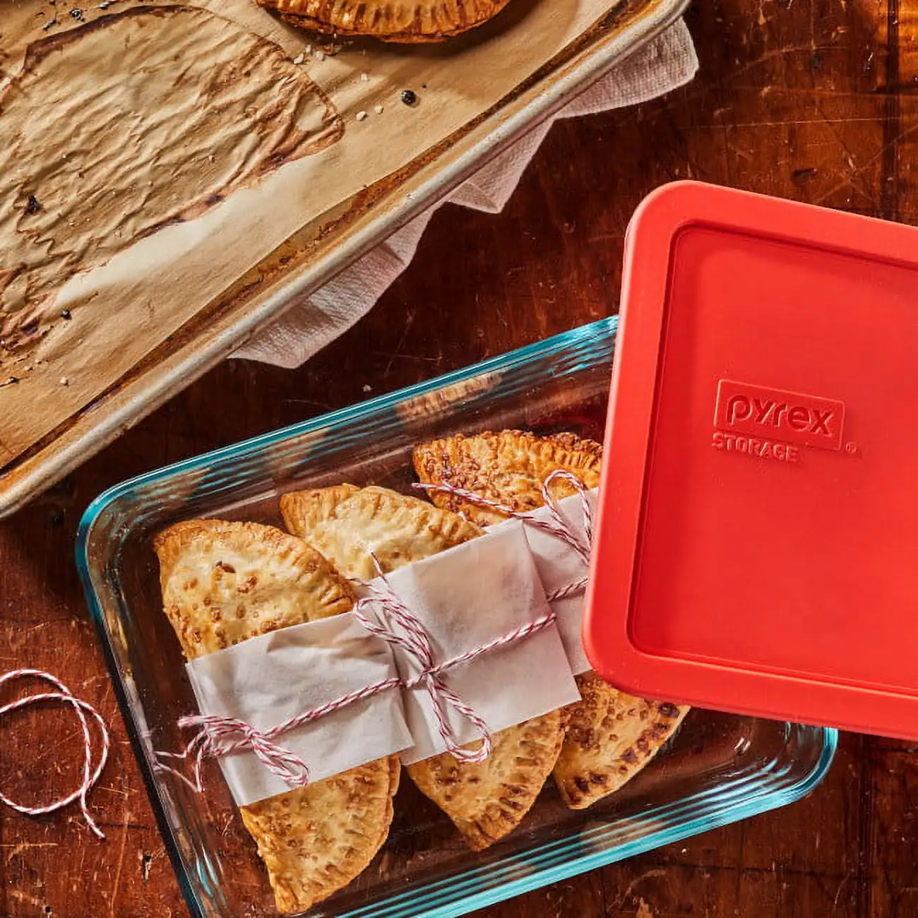 

Easy storage rectangular plate, container resists stains and won't absorb food odors or flavors