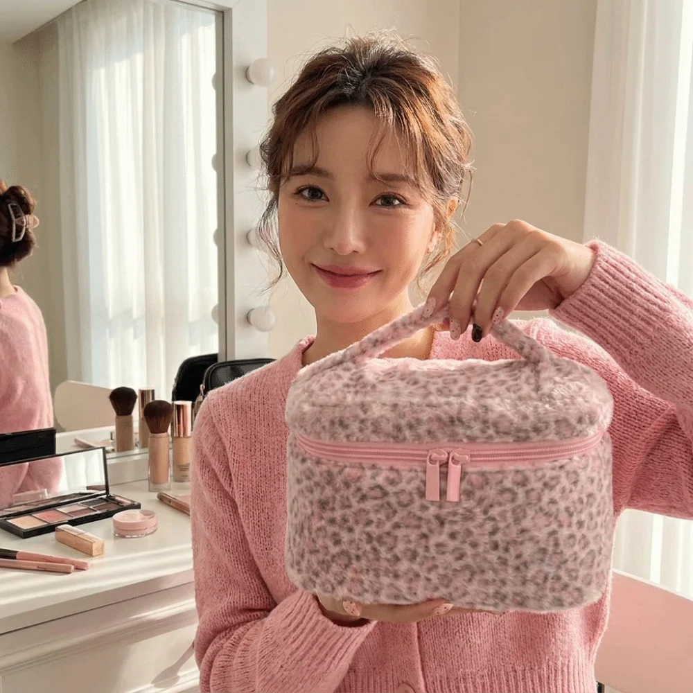 Portable Pink Leopard Print Makeup Bag Top Handle Large Capacity Cosmetic Bag Zipper Smooth Material Plush Toiletry Organizer