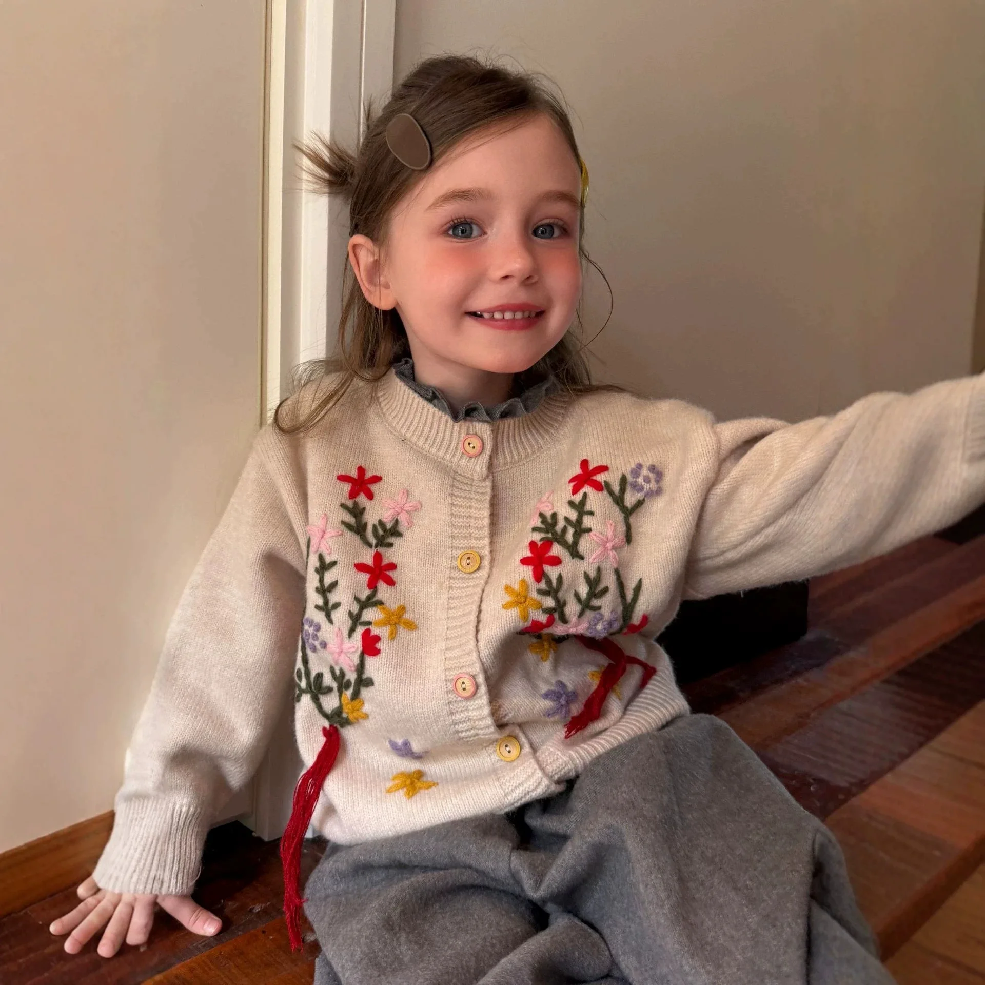 New Fresh and Sweet Embroidered Design for Girls Autumn 2026 Hooked Flower Top Children's Stylish Sweater