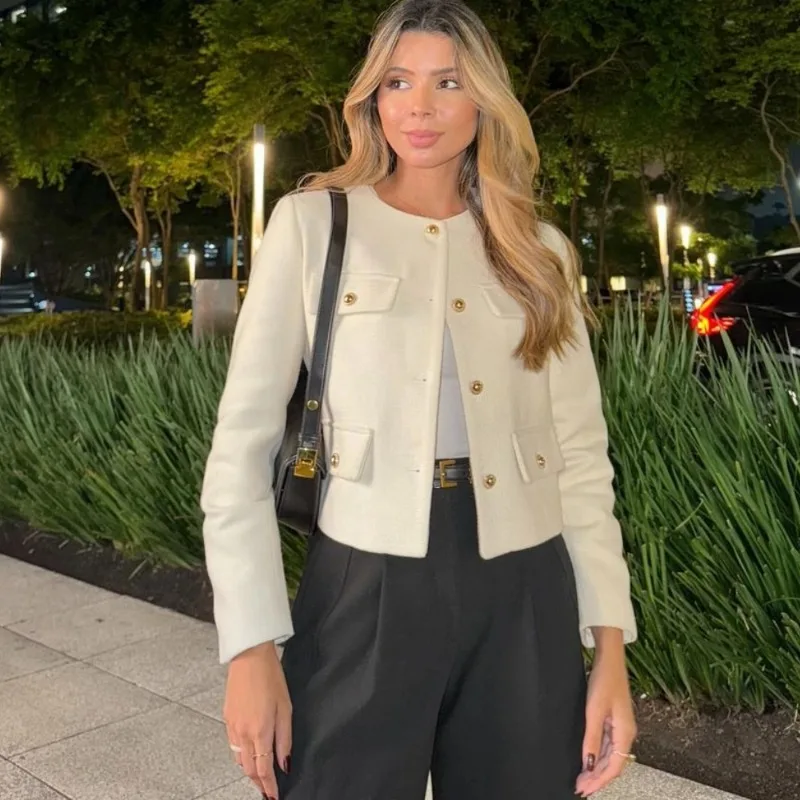 سترة تويد نسائية جديدة لخريف 2025 بجيوب ورقبة دائرية معطف نسائي أنيق بلون سادة